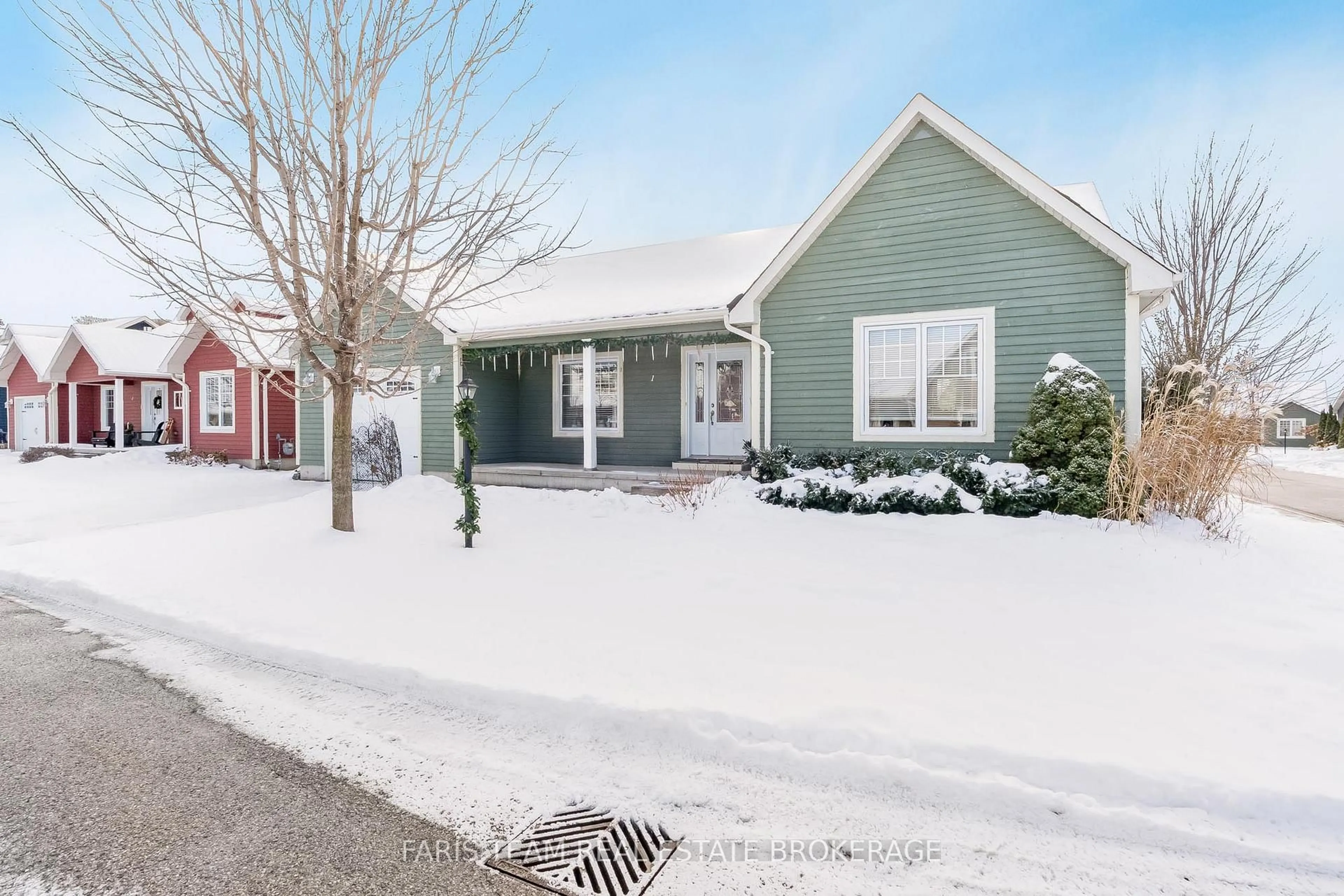 Home with vinyl exterior material, street for 1 Bay Moorings Blvd, Penetanguishene Ontario L9M 1E7