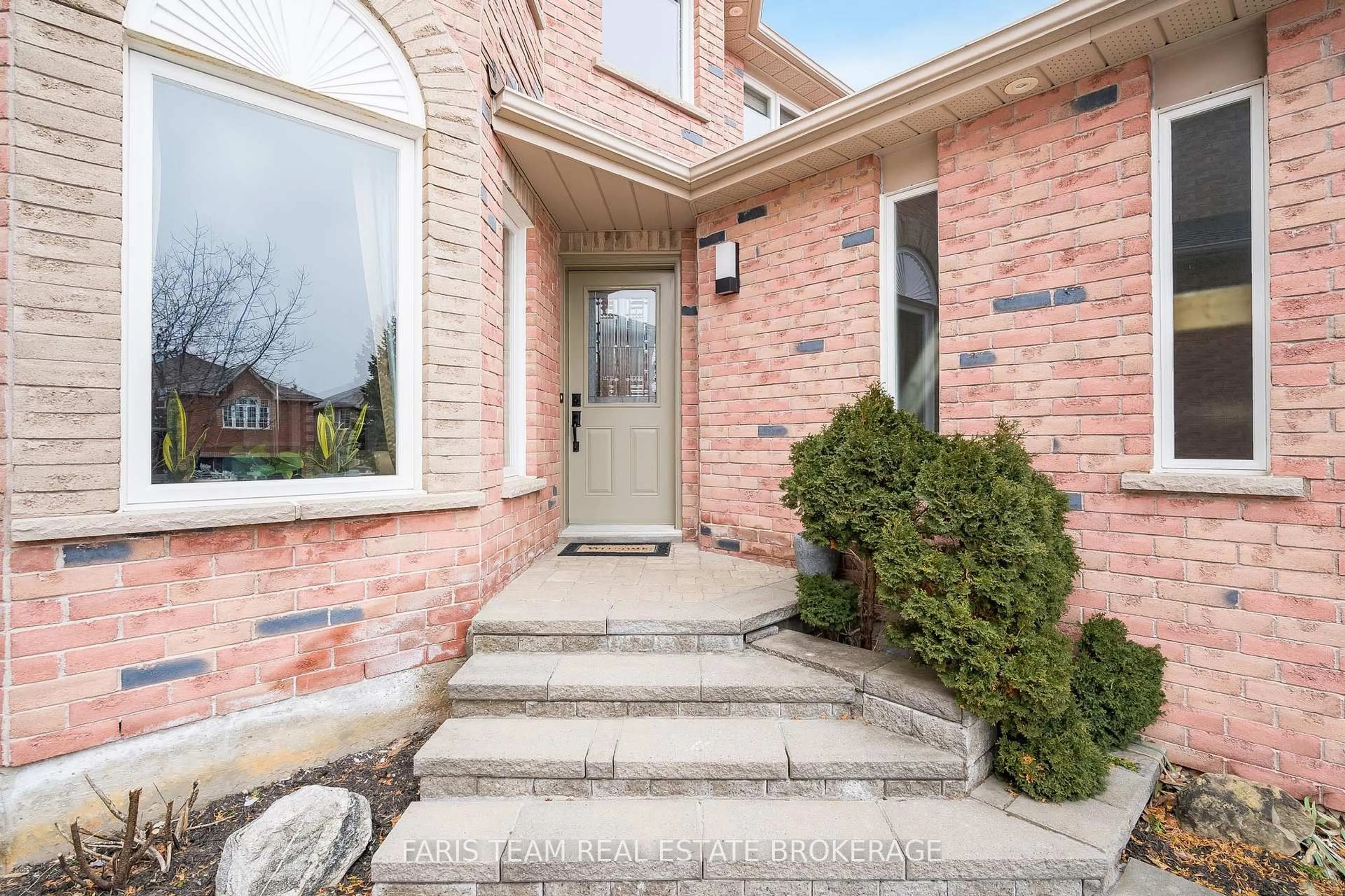 Home with brick exterior material, street for 7 Meyer Ave, Barrie Ontario L4M 6X2