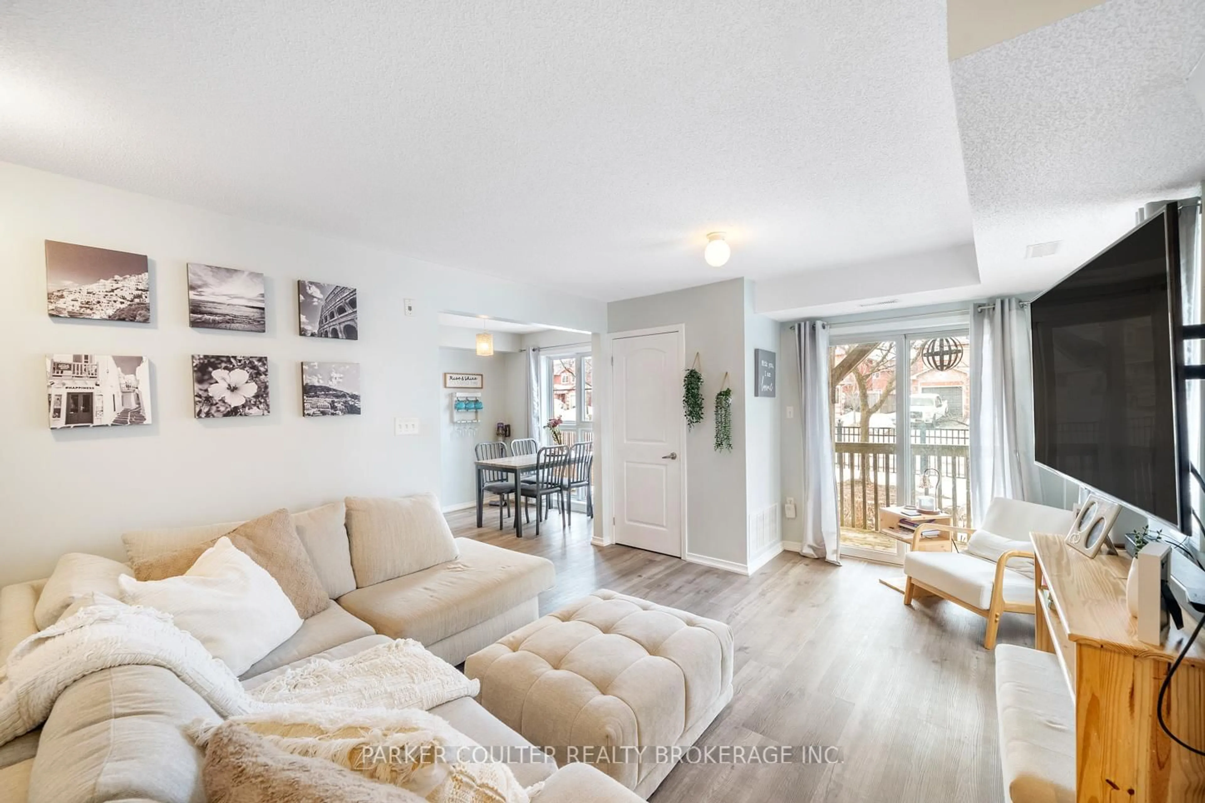 Living room with furniture, unknown for 17 Cheltenham Rd #4, Barrie Ontario L4M 0E7