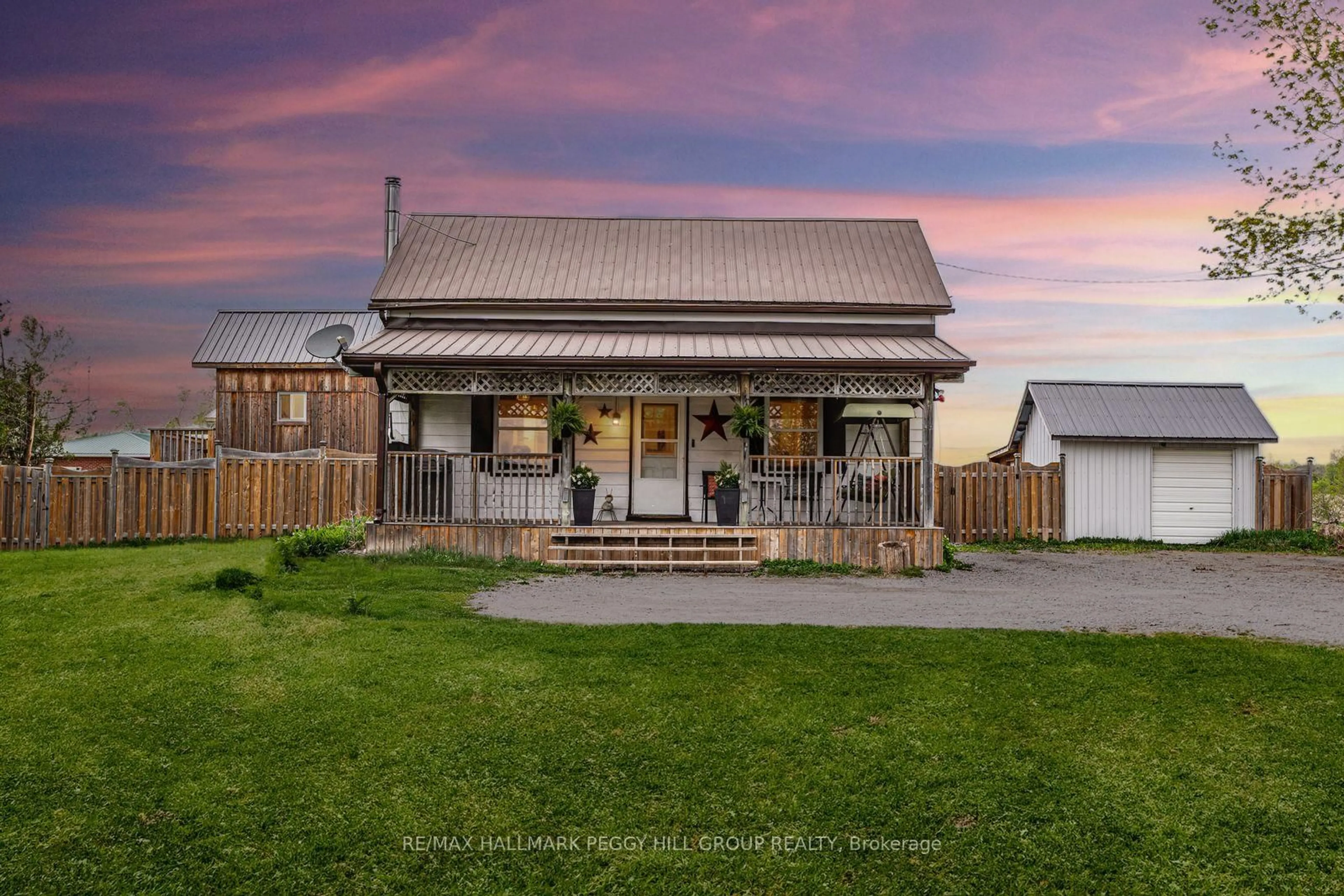 A pic from outside/outdoor area/front of a property/back of a property/a pic from drone, unknown for 1601 Penetanguishene Rd, Oro-Medonte Ontario L4M 4Y8