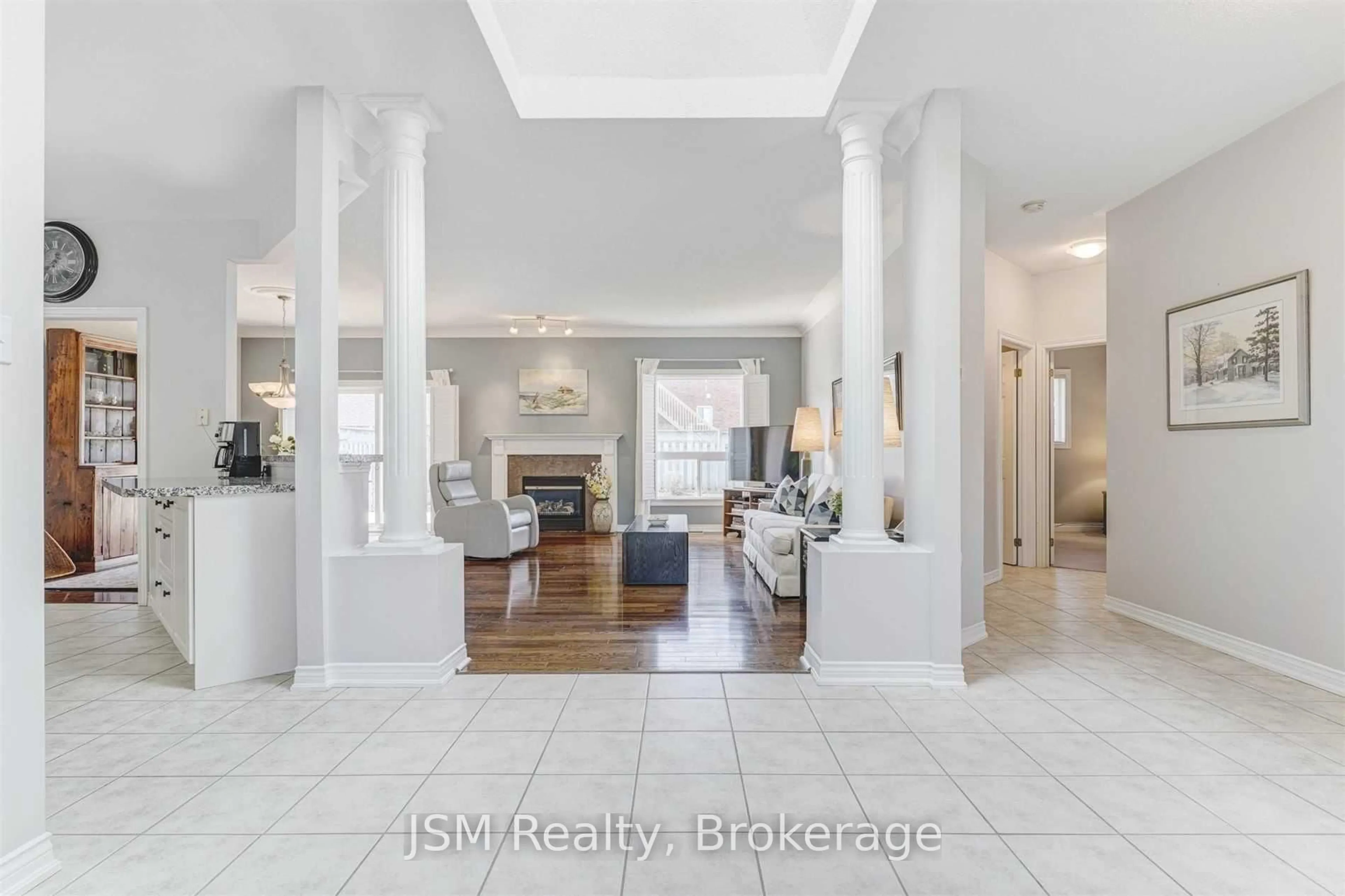 Indoor entryway for 188 Golden Meadow Rd, Barrie Ontario L4N 9R6