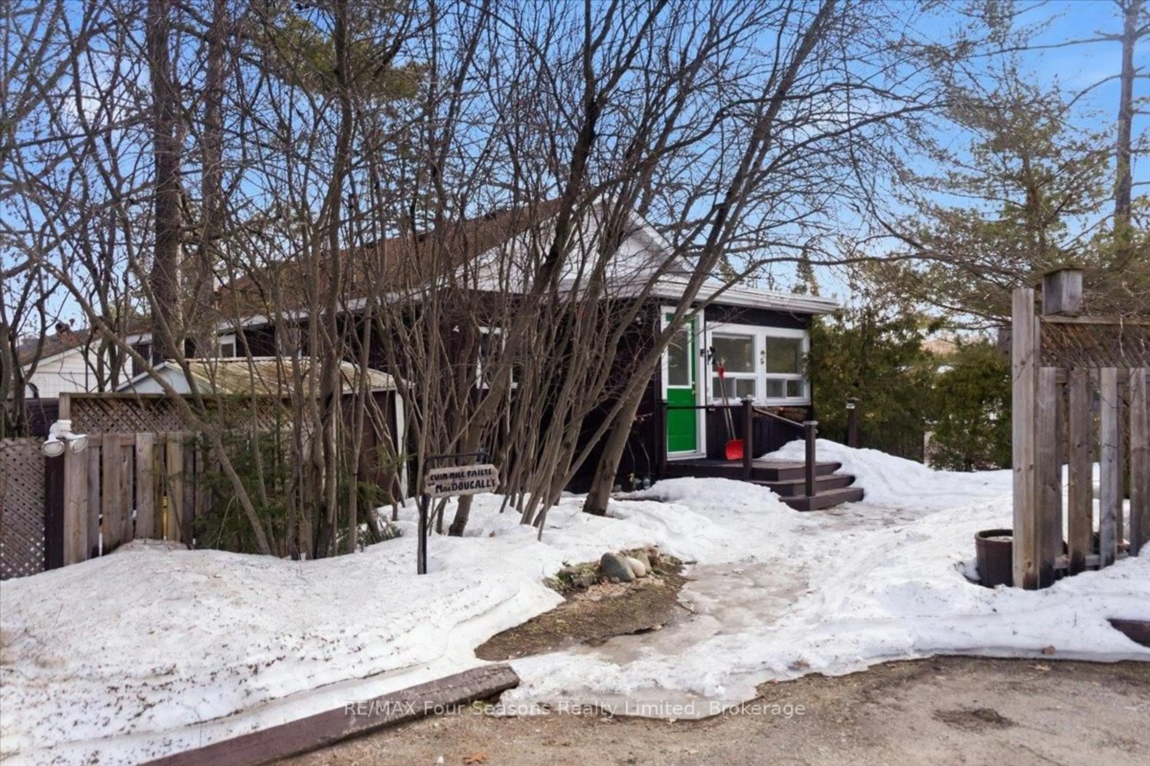 Unknown for 220 Old Mosley St, Wasaga Beach Ontario L9Z 2J2