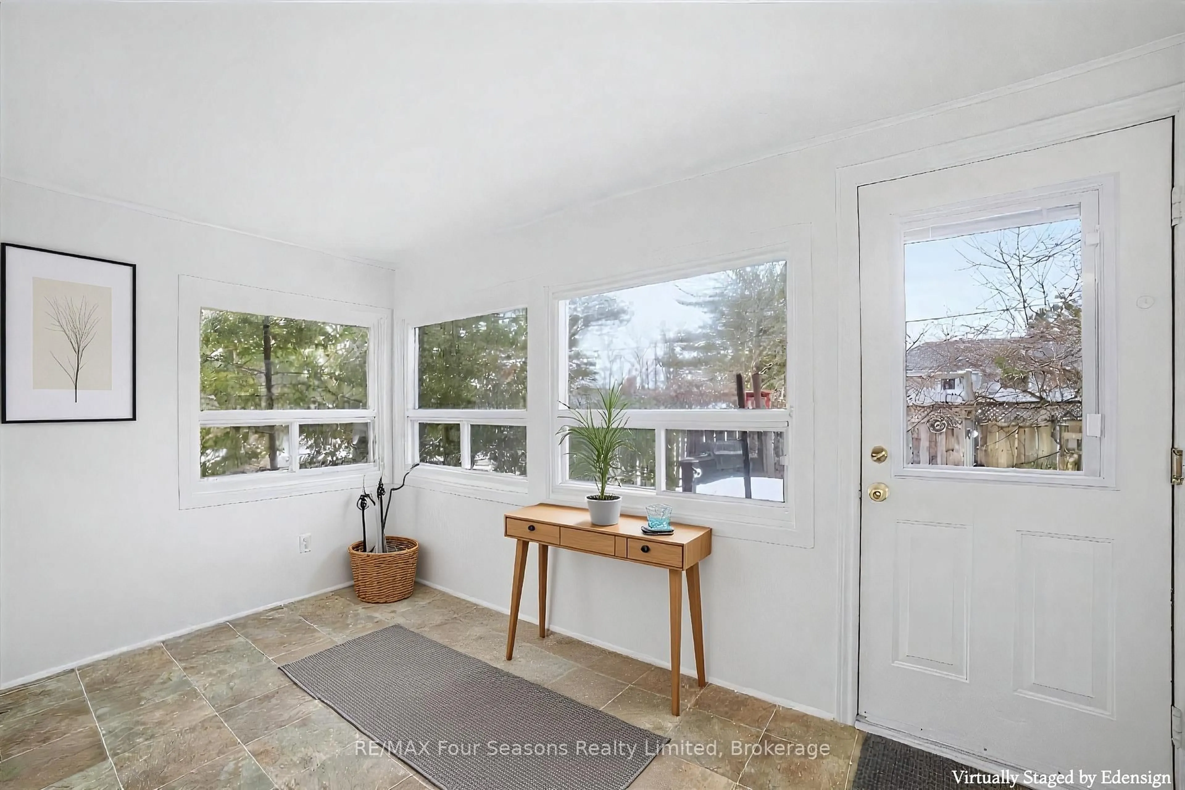 Indoor entryway for 220 Old Mosley St, Wasaga Beach Ontario L9Z 2J2