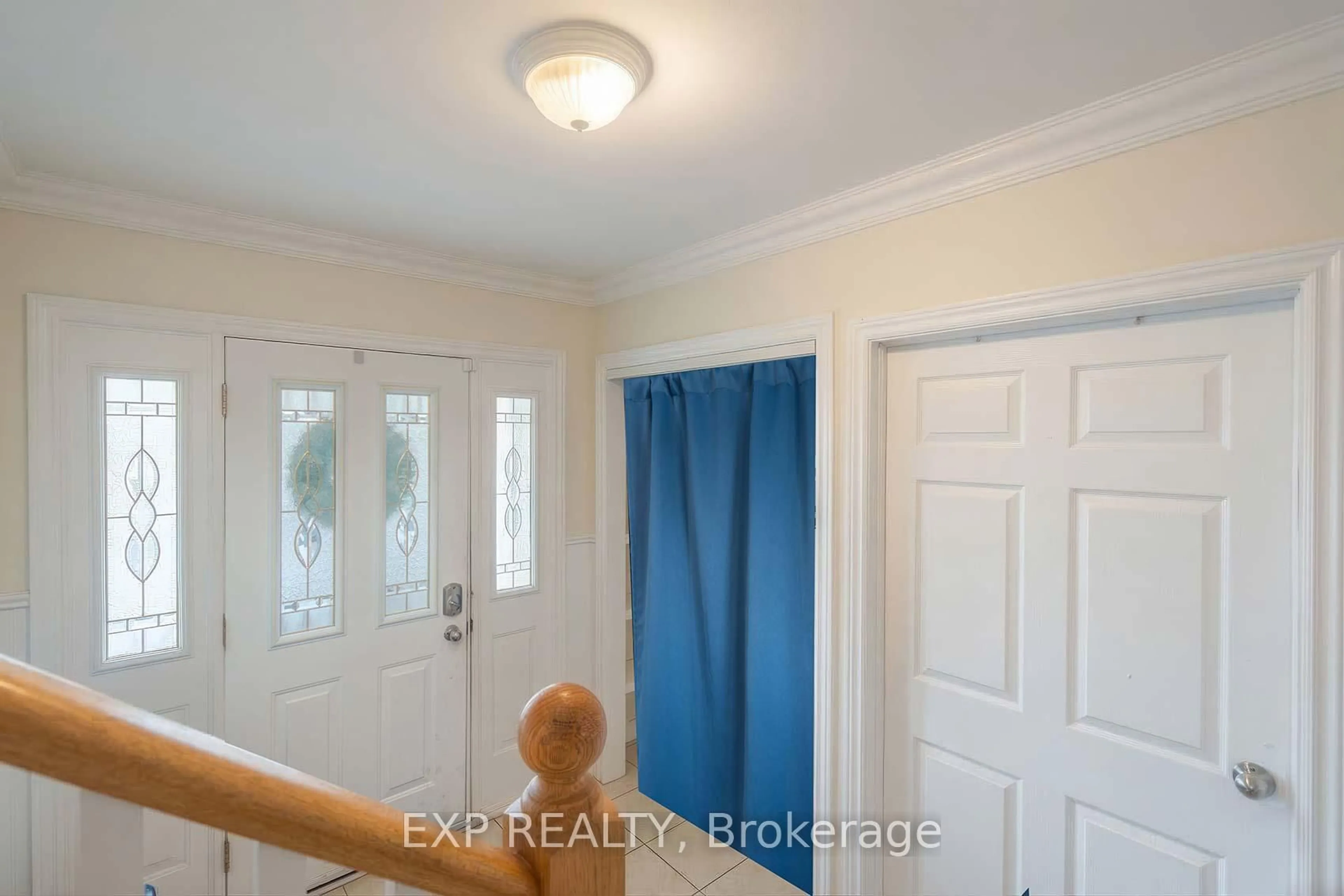 Indoor entryway for 76 Bernick Dr, Barrie Ontario L4M 2V6