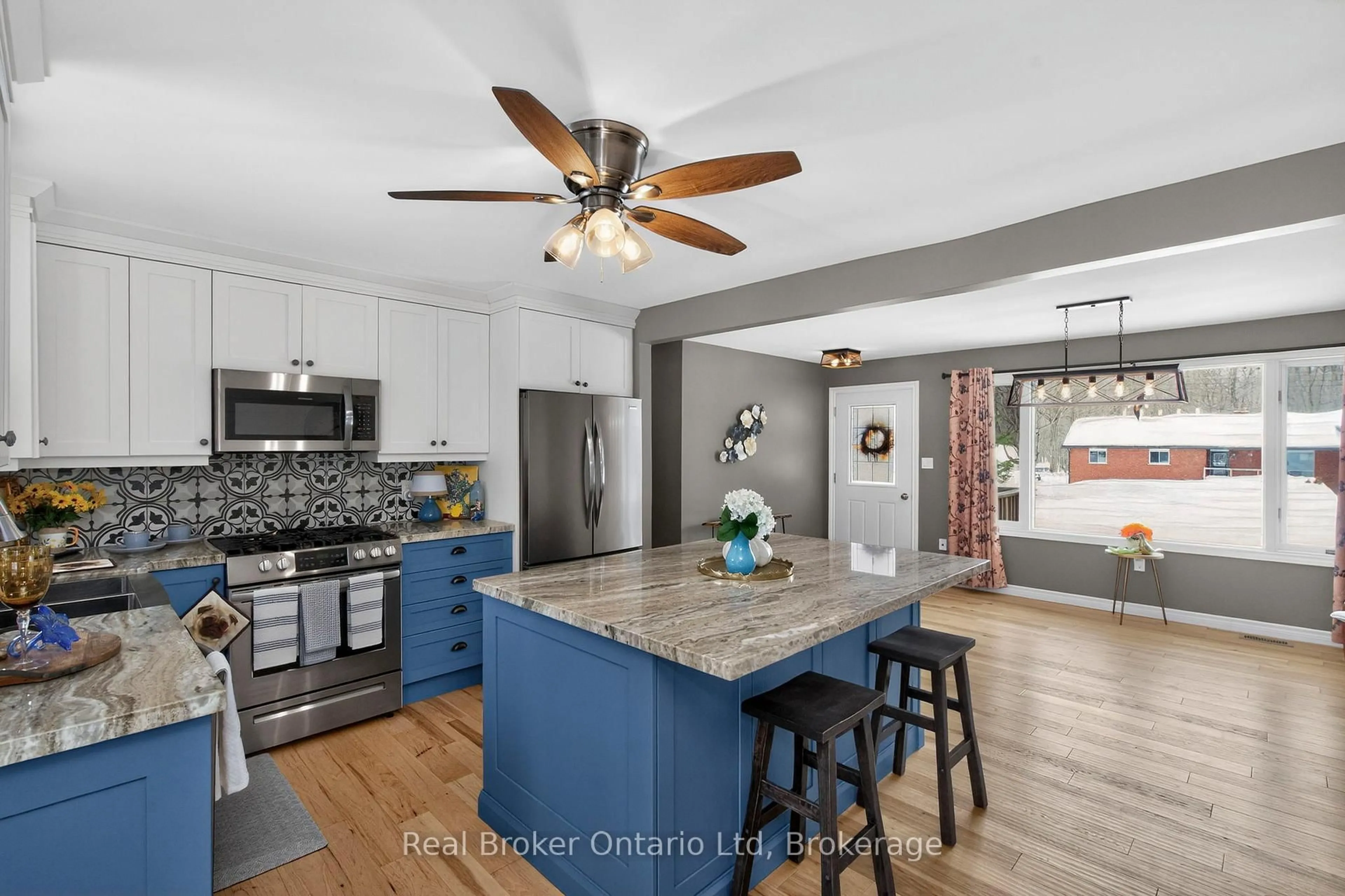 Open concept kitchen, ceramic/tile floor for 16 Mundy Ave, Tiny Ontario L9M 0B5