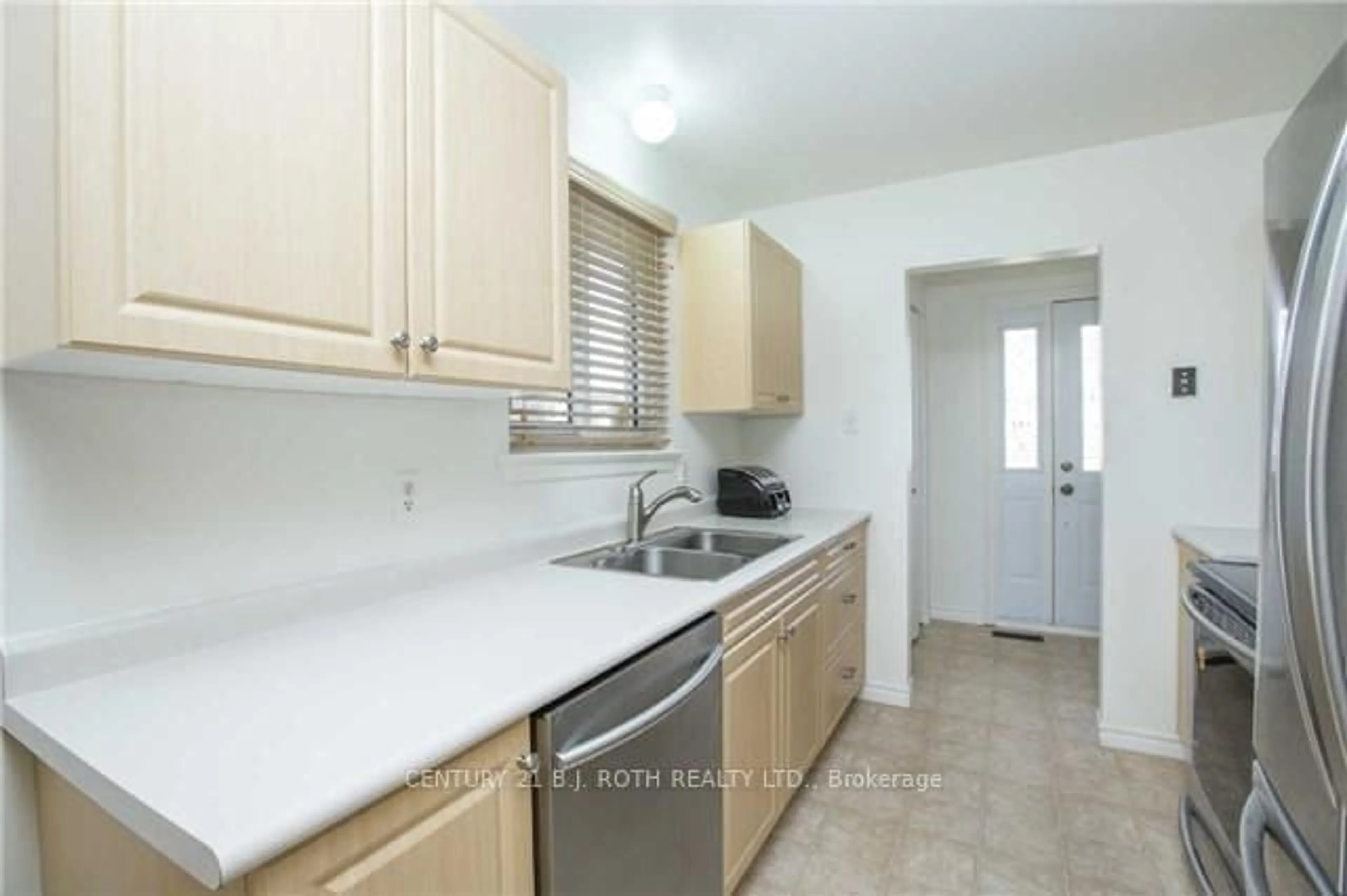 Standard kitchen, unknown for 17 Burbank Pl, Barrie Ontario L4M 2S8