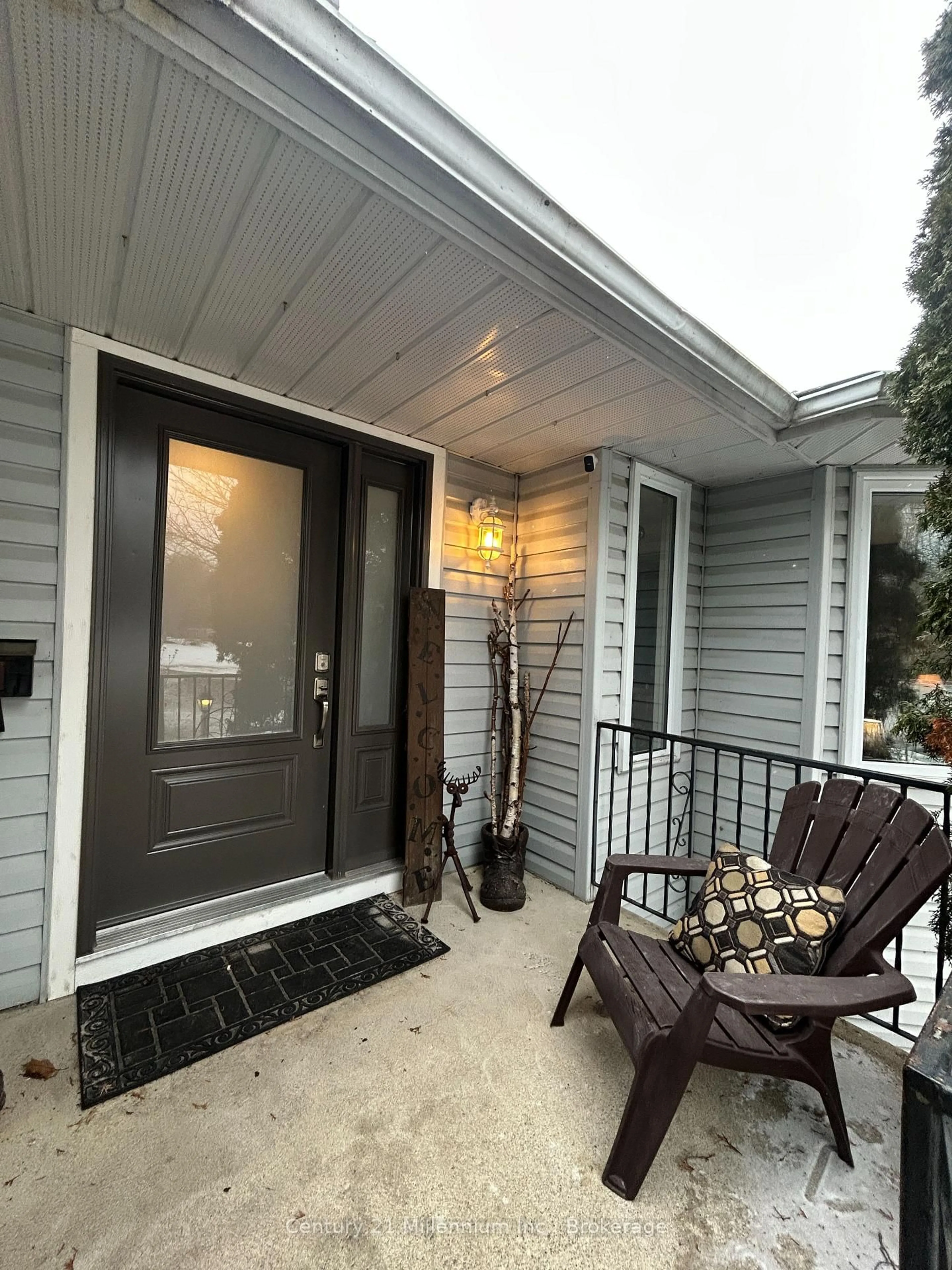 Indoor entryway for 6 Royal Beech Dr, Wasaga Beach Ontario L9Z 1H1
