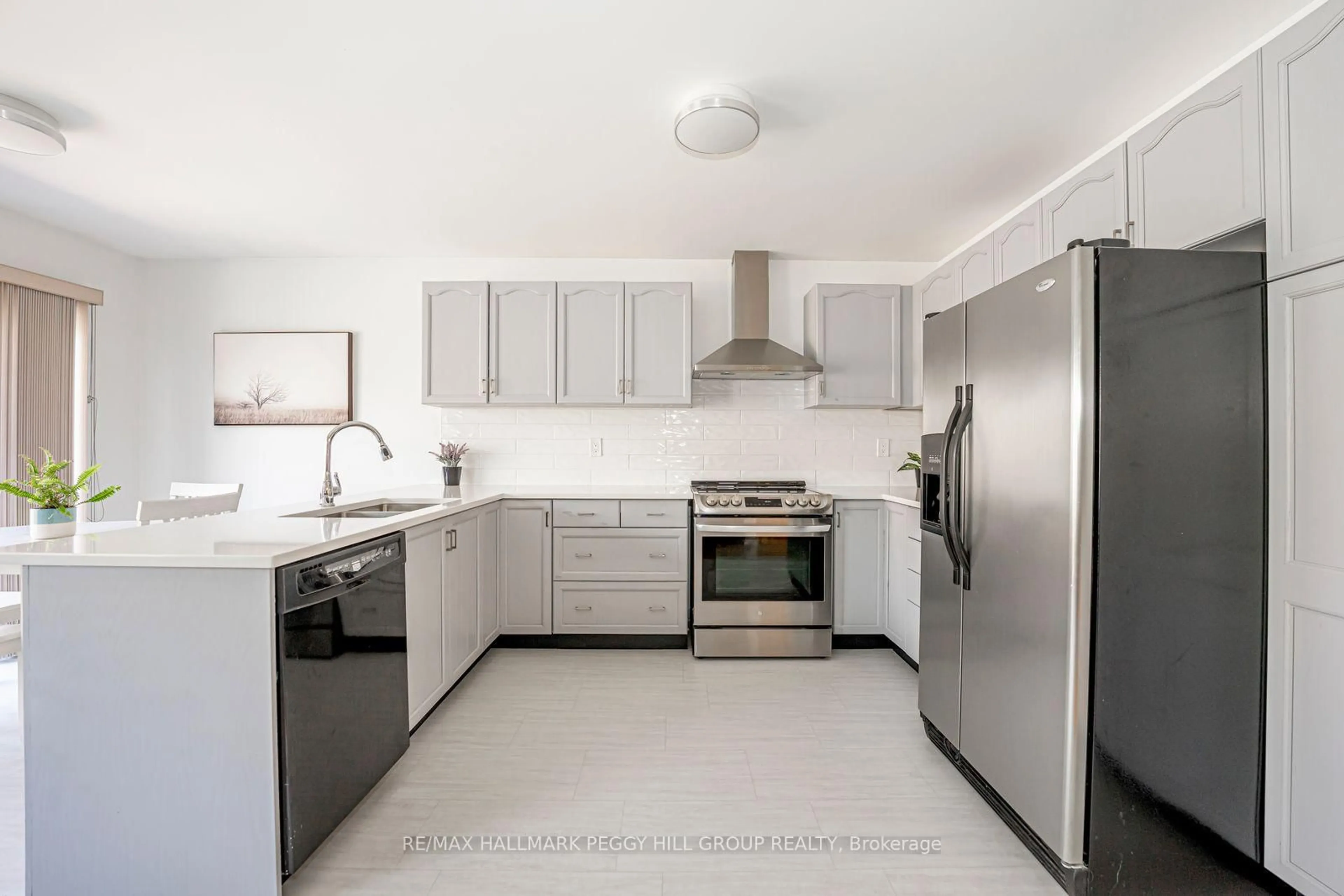 Standard kitchen, unknown for 44 Nicklaus Dr, Barrie Ontario L4M 6W5