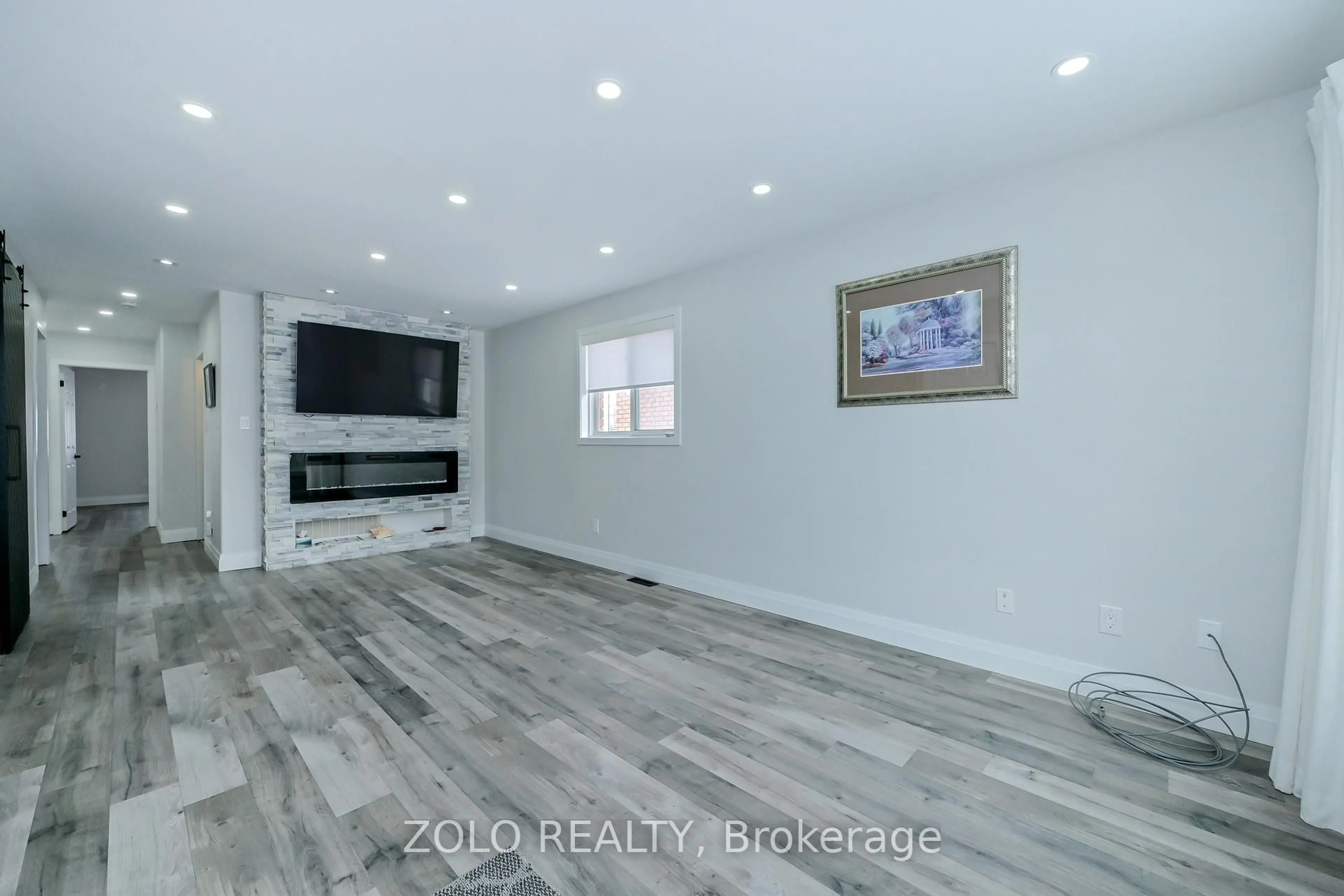 Unknown for 10 St. Bruno's Circ, Barrie Ontario L4N 0B9