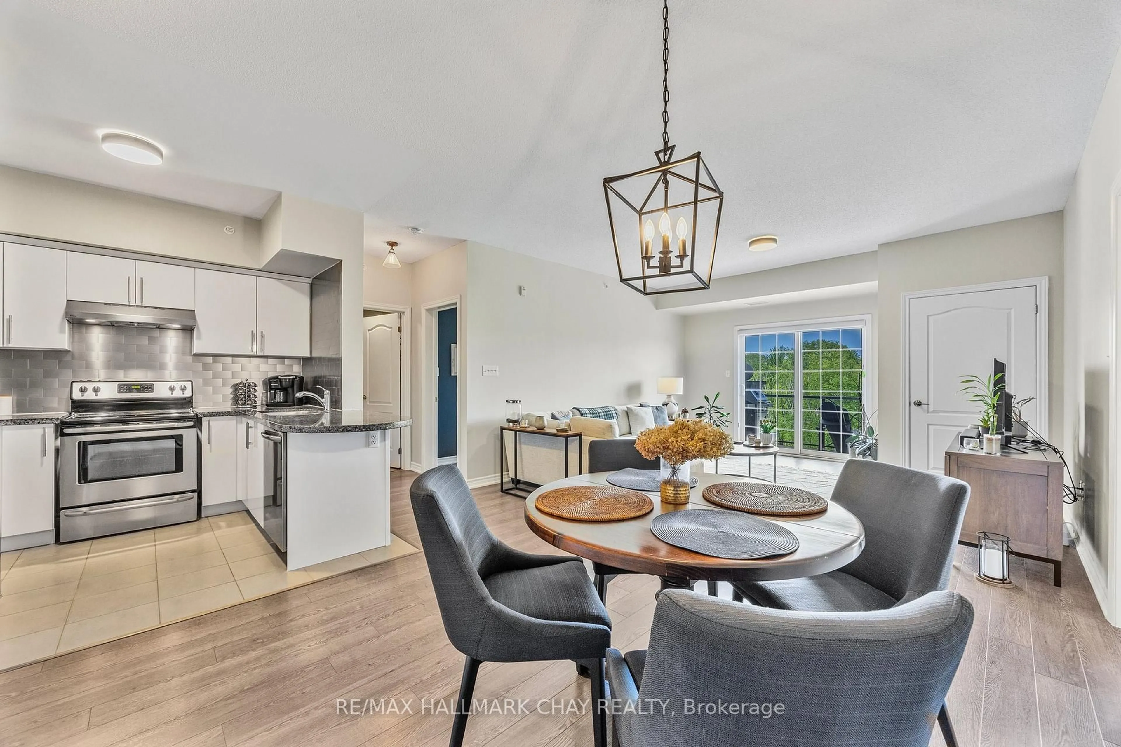 Open concept kitchen, ceramic/tile floor for 40 Ferndale Dr #407, Barrie Ontario L4N 2L3