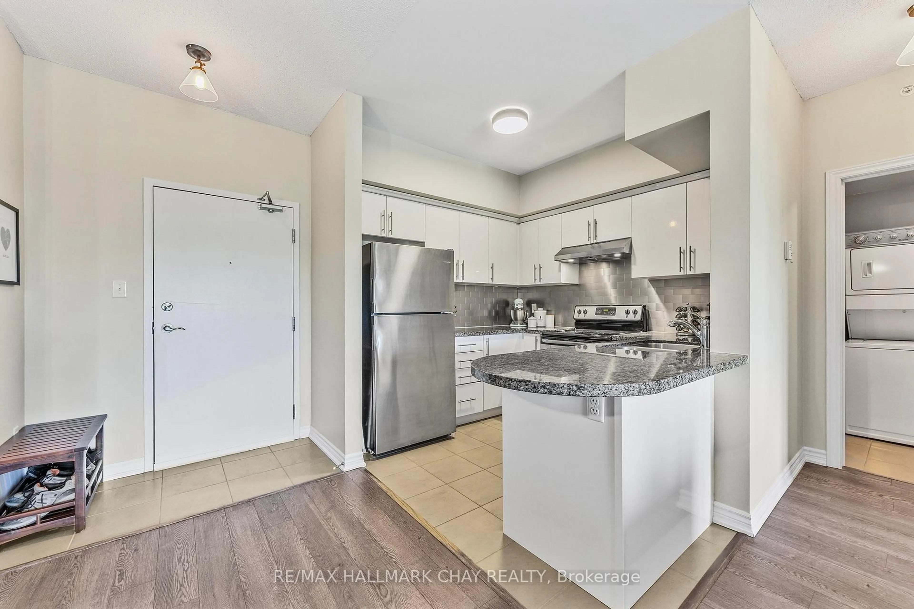 Standard kitchen, unknown for 40 Ferndale Dr #407, Barrie Ontario L4N 2L3