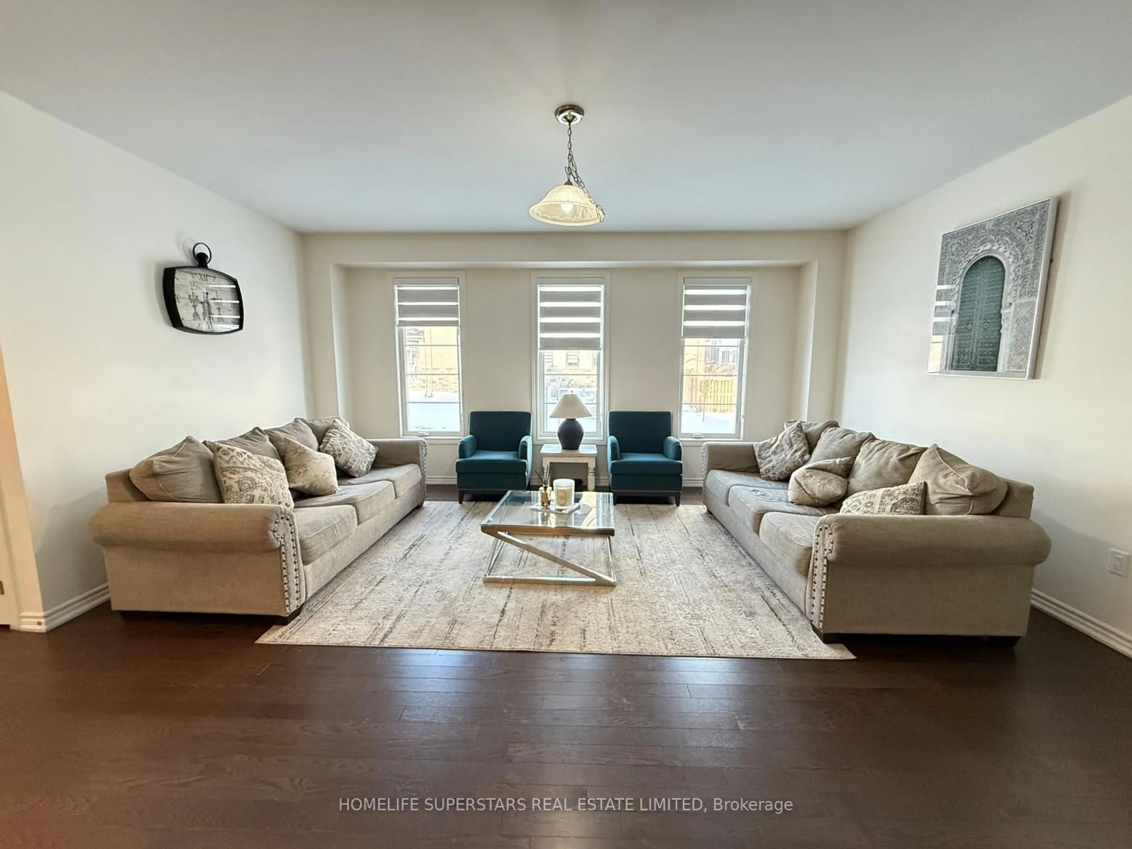 Living room with furniture, unknown for 98 Shepherd Dr, Barrie Ontario L9S 2Z4
