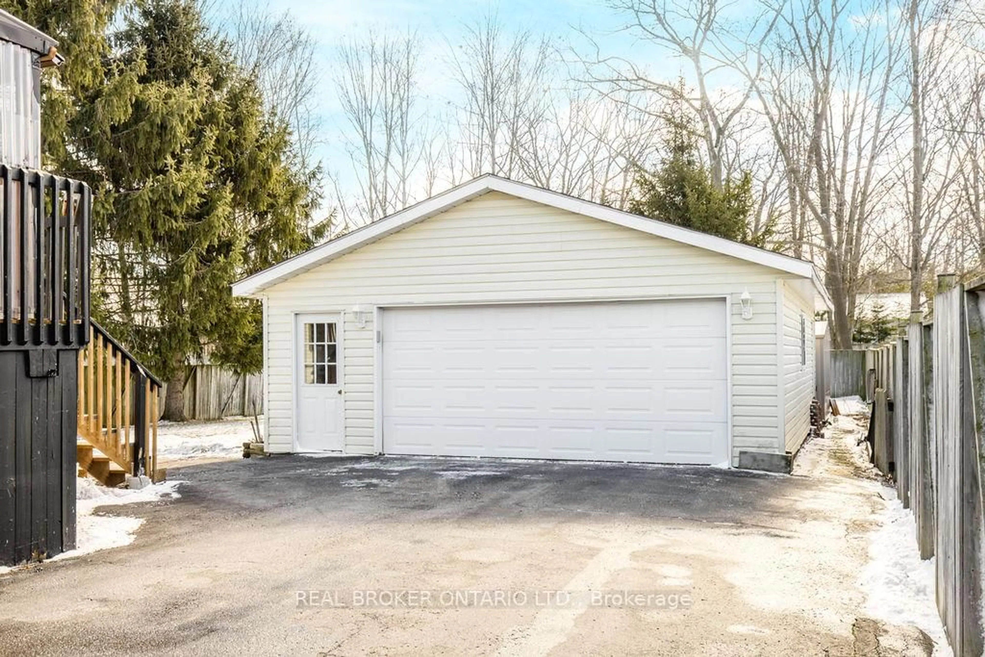 Indoor garage for 45 John Dillingno St, Tay Ontario L0K 2A0