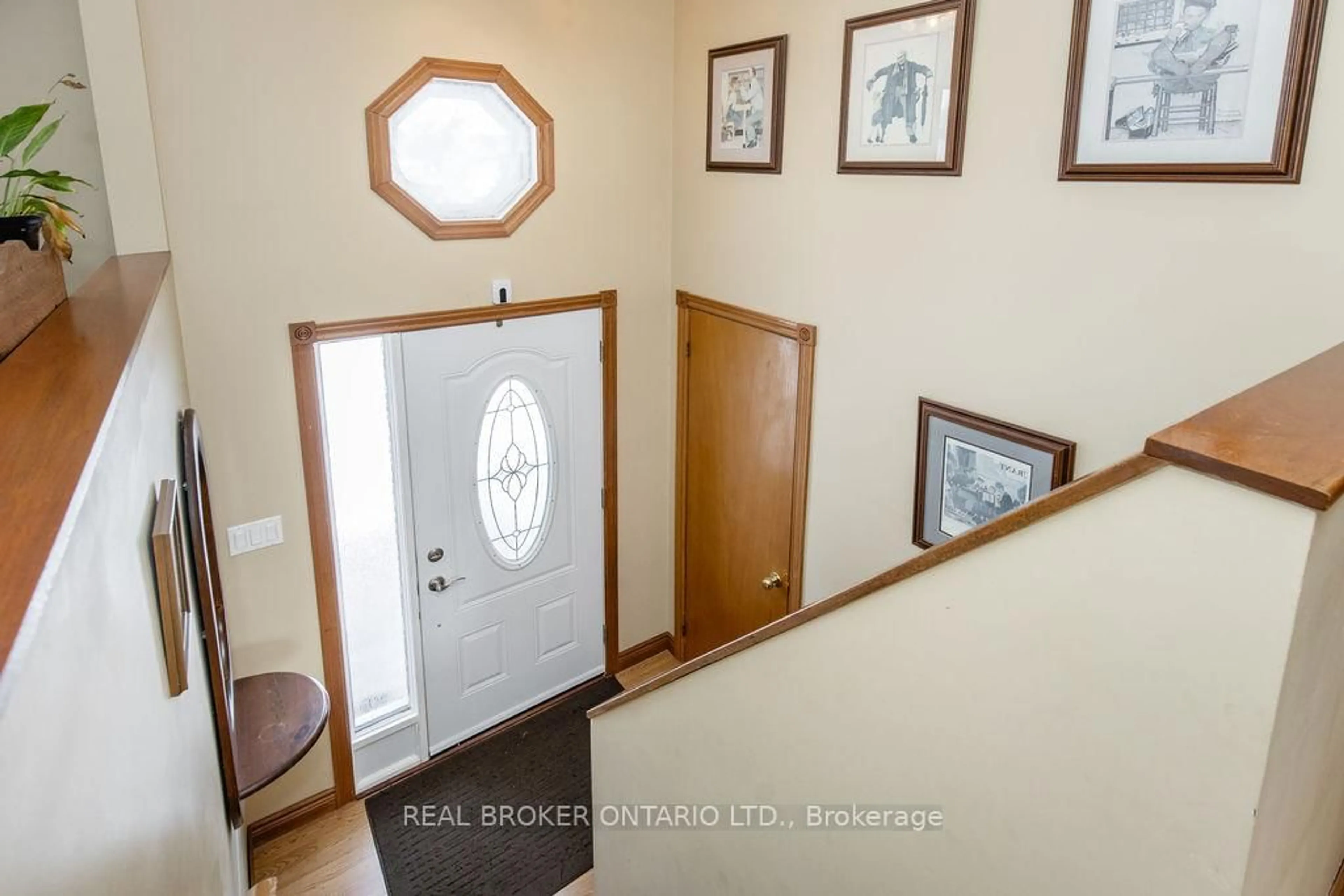 Indoor entryway for 45 John Dillingno St, Tay Ontario L0K 2A0