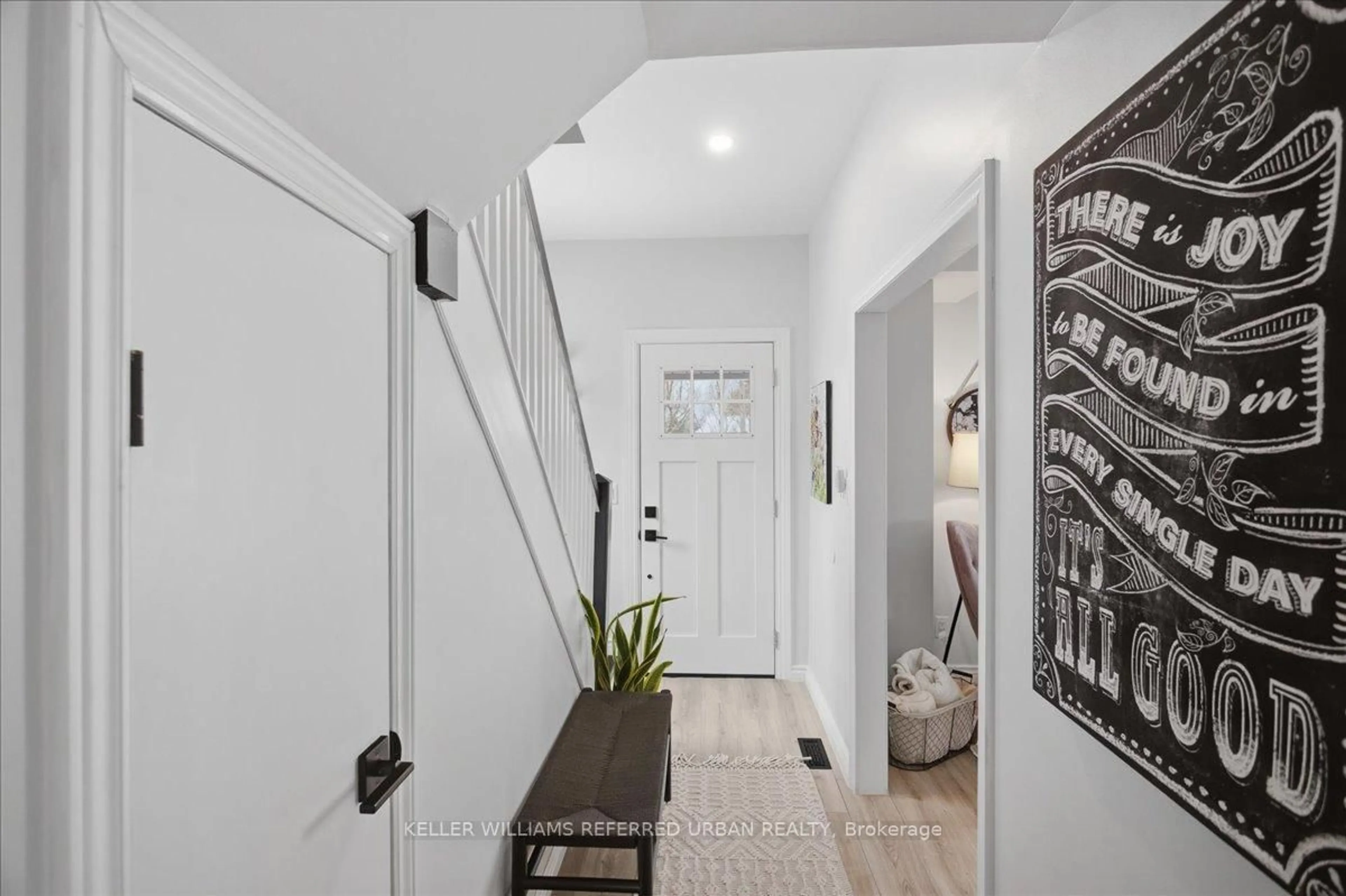 Indoor entryway for 5304 County Rd 9 Rd, Clearview Ontario L0M 1N0