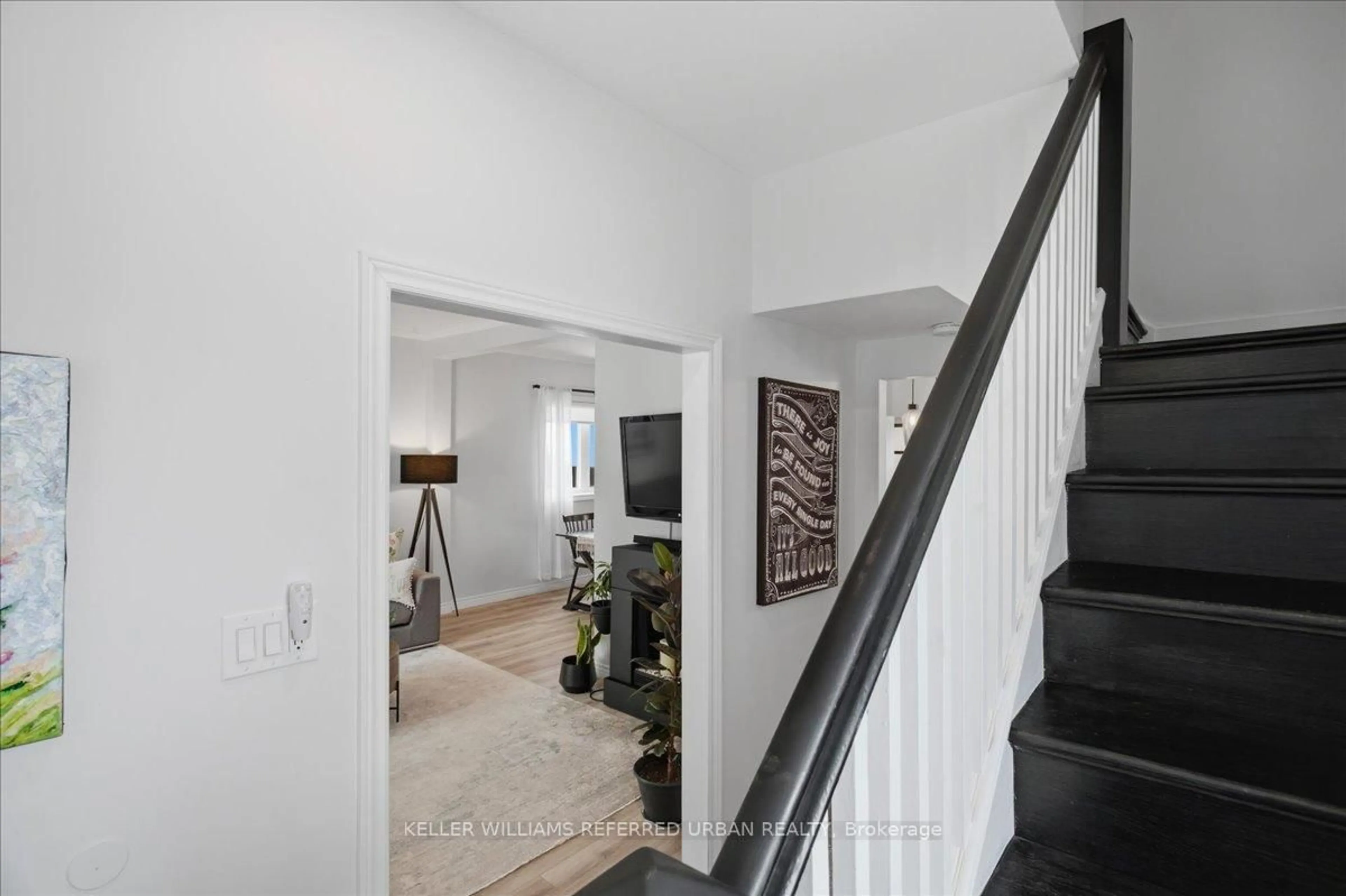 Indoor entryway for 5304 County Rd 9 Rd, Clearview Ontario L0M 1N0