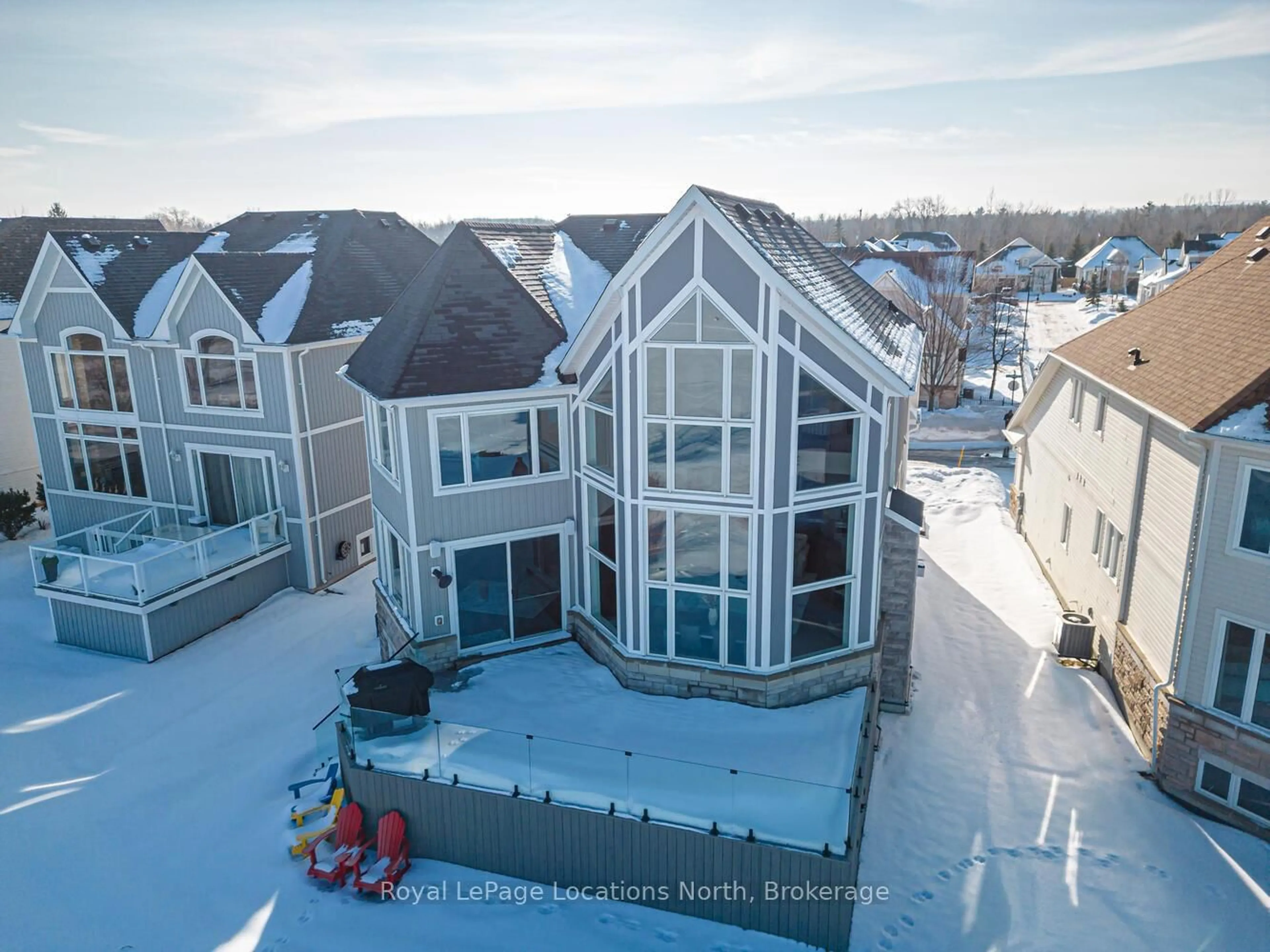 A pic from outside/outdoor area/front of a property/back of a property/a pic from drone, unknown for 65 Waterview Rd, Wasaga Beach Ontario L9Z 0E9