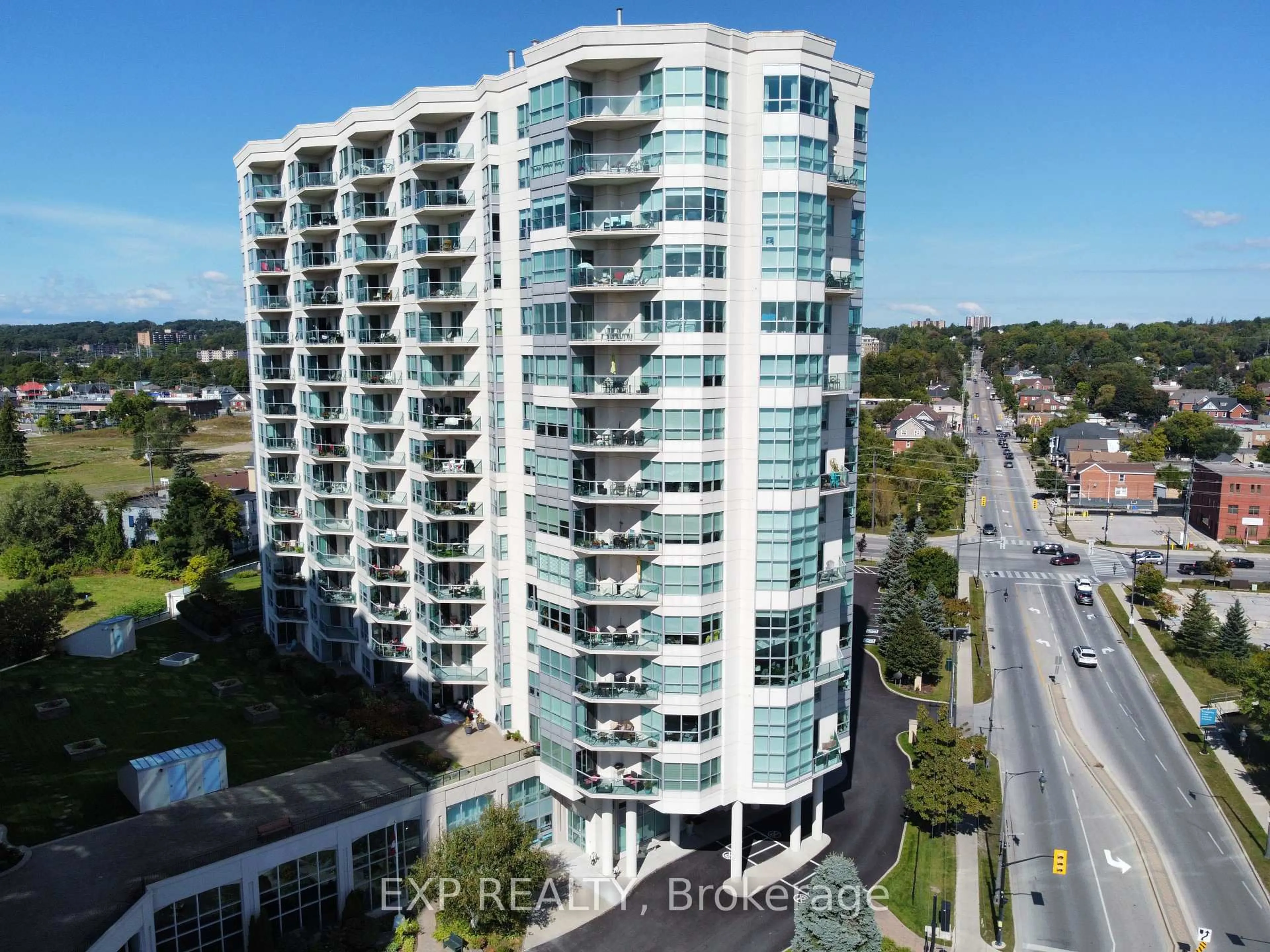 A pic from outside/outdoor area/front of a property/back of a property/a pic from drone, city buildings view from balcony for 6 Toronto St #604, Barrie Ontario L4N 9R2