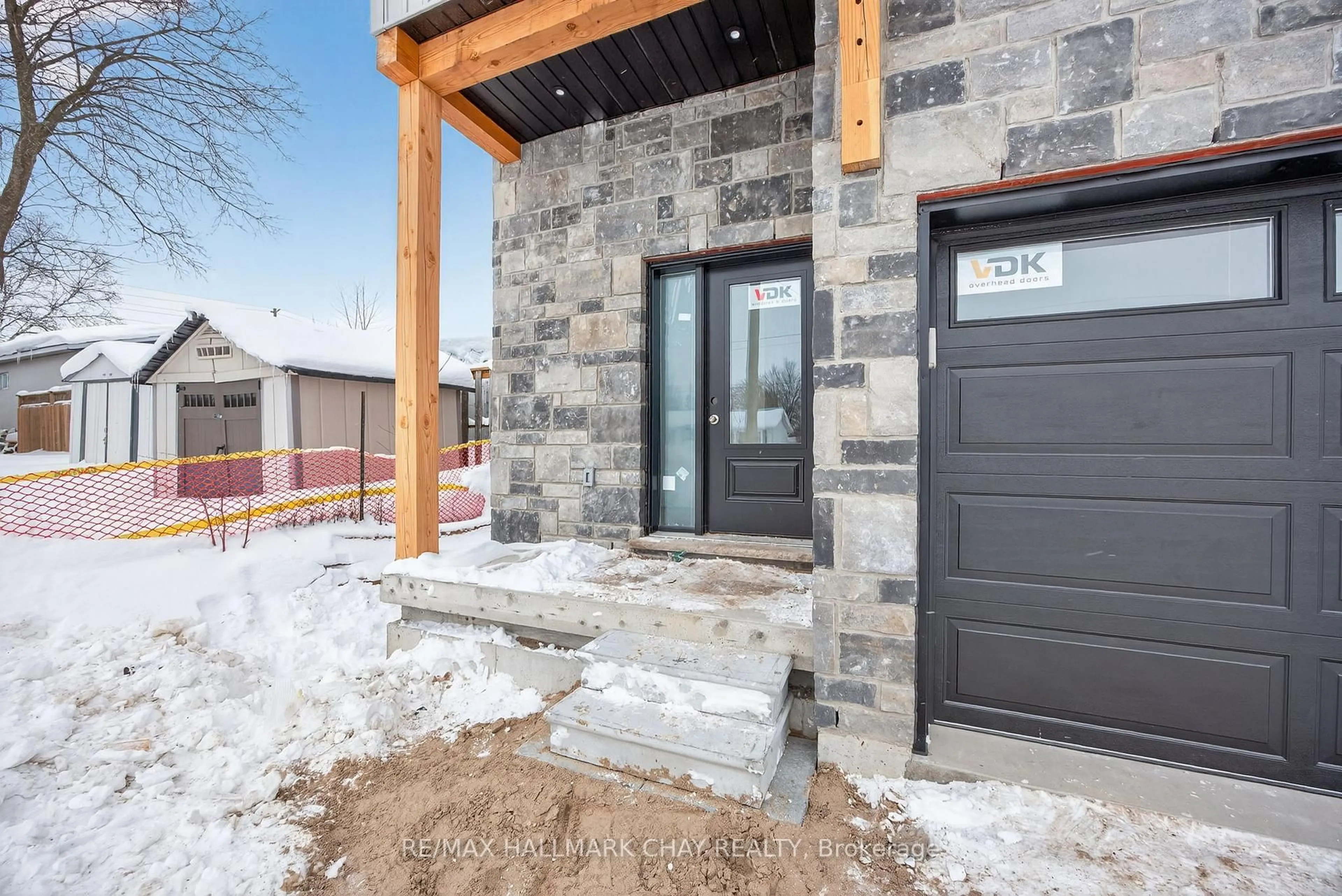 Home with brick exterior material, street for 28 rose Ave, Orillia Ontario L3V 6B4