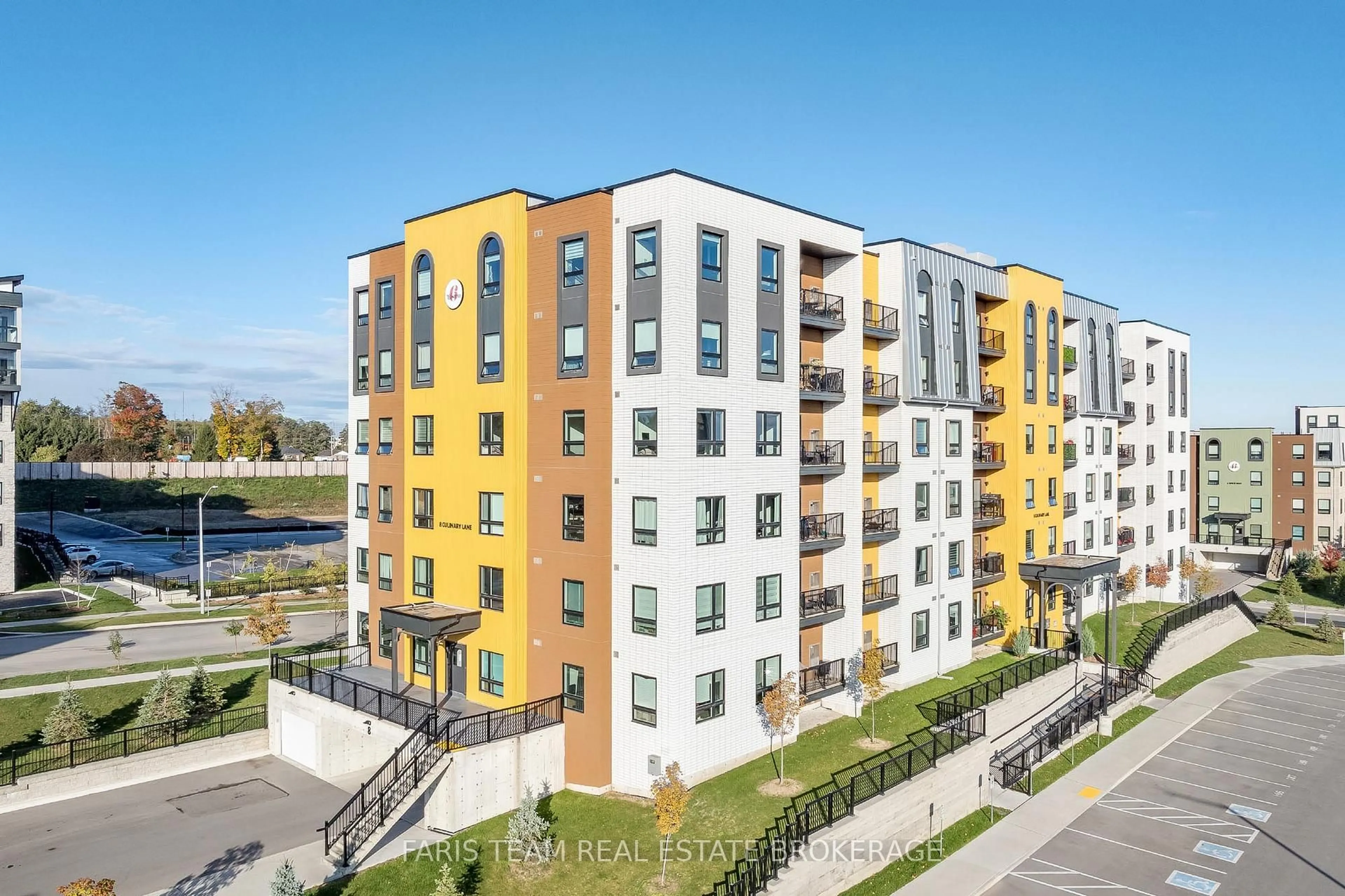 A pic from outside/outdoor area/front of a property/back of a property/a pic from drone, building for 8 Culinary Lane #102, Barrie Ontario L9J 0T2