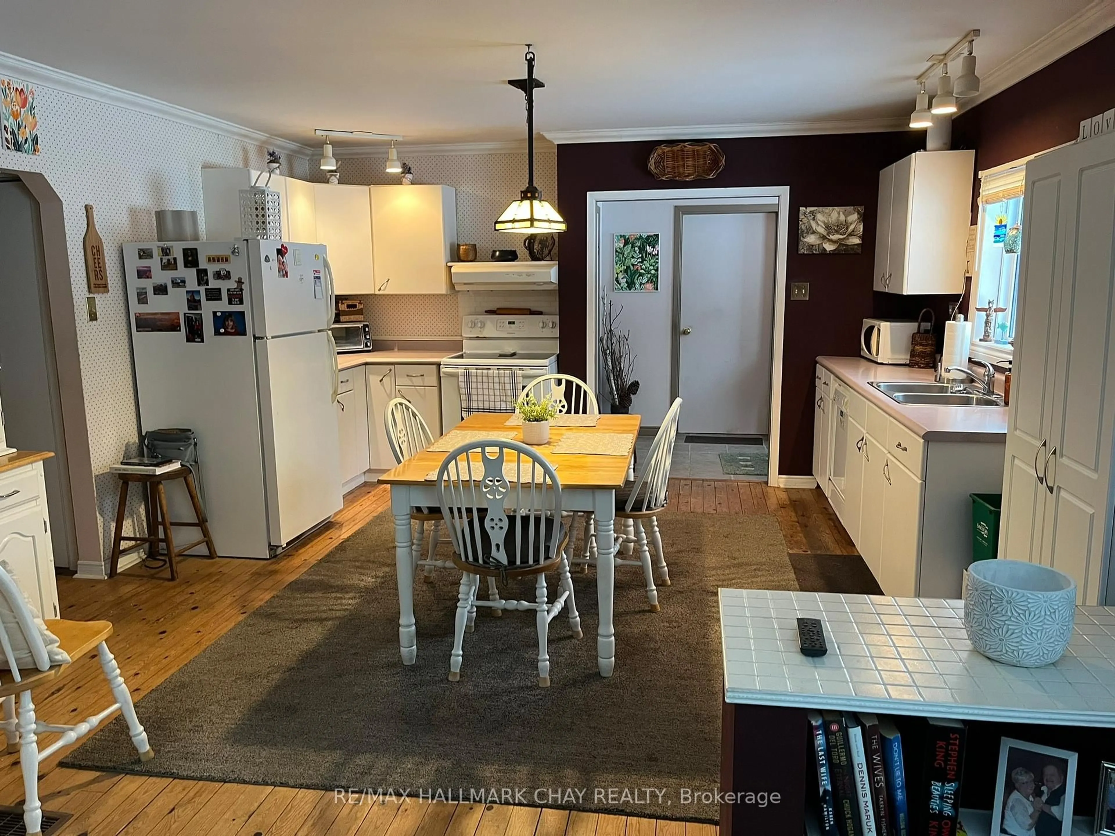 Open concept kitchen, unknown for 348 Mount St. Louis Rd, Oro-Medonte Ontario L0K 1N0