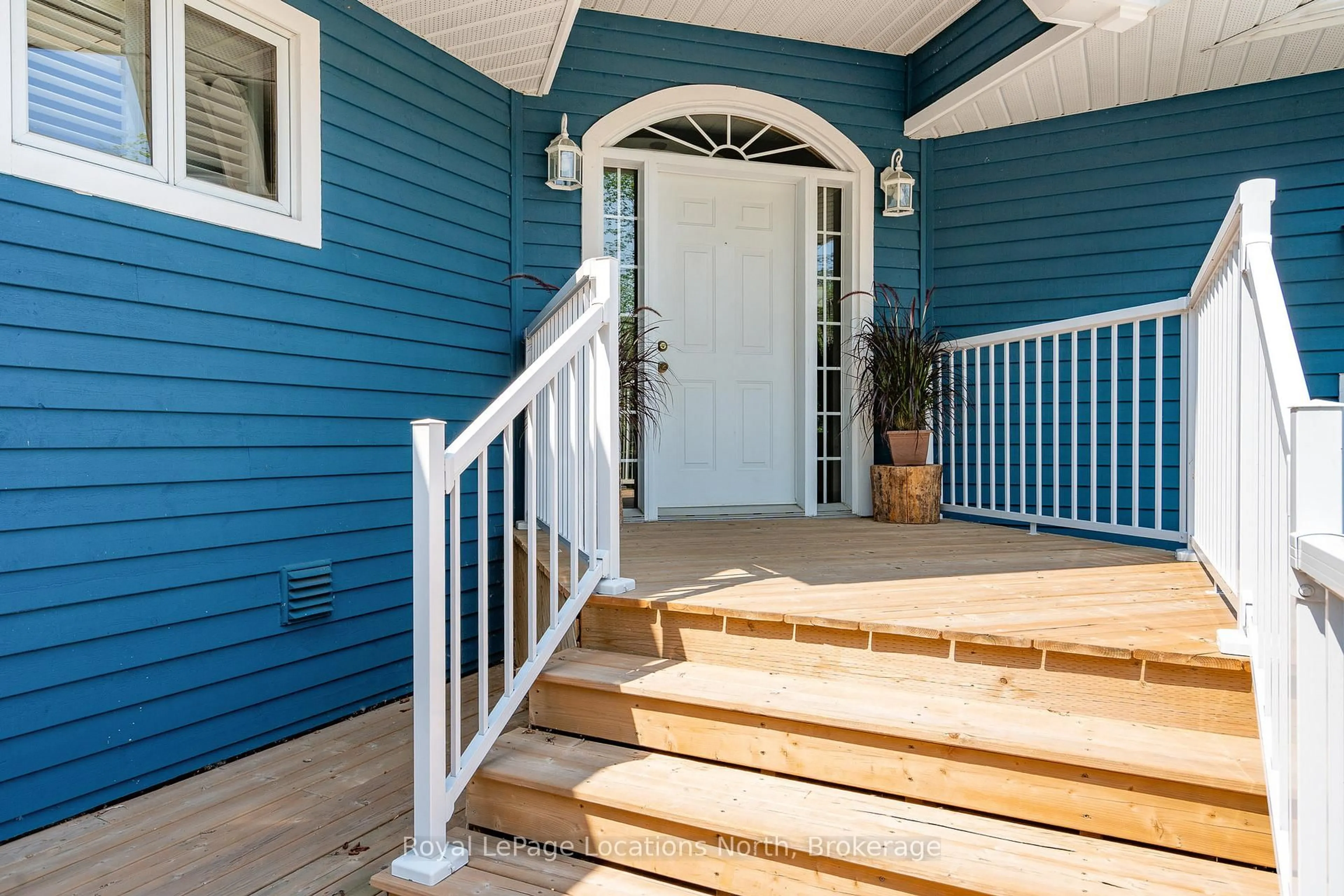Indoor entryway for 9 Georgian Crt, Collingwood Ontario L9Y 4W5