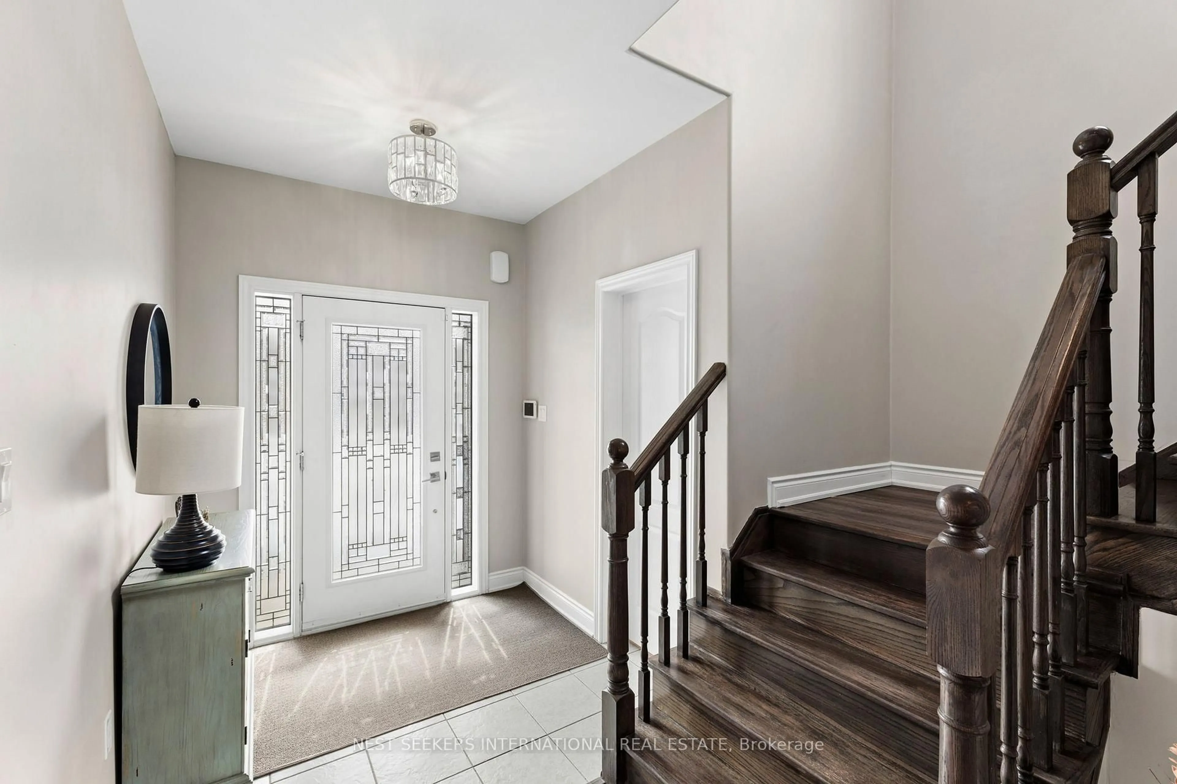 Indoor entryway for 2998 Annalysse Dr, Orillia Ontario L3V 8J5