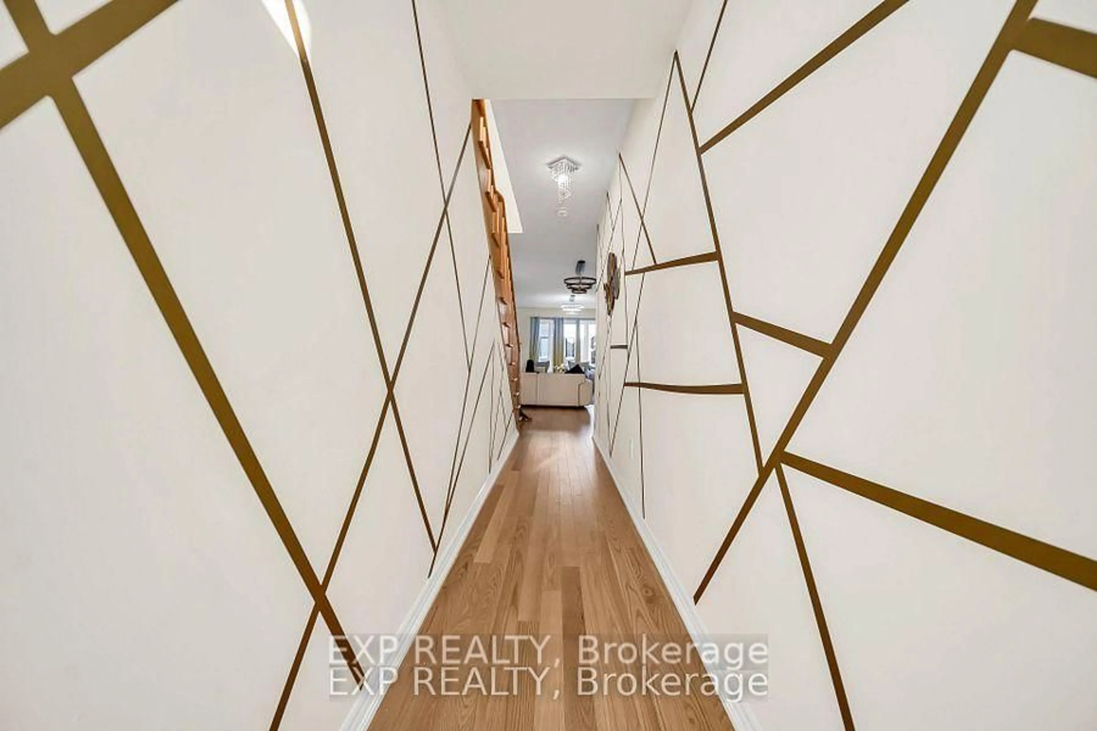 Indoor entryway for 108 Durham Ave, Barrie Ontario L9J 0L8