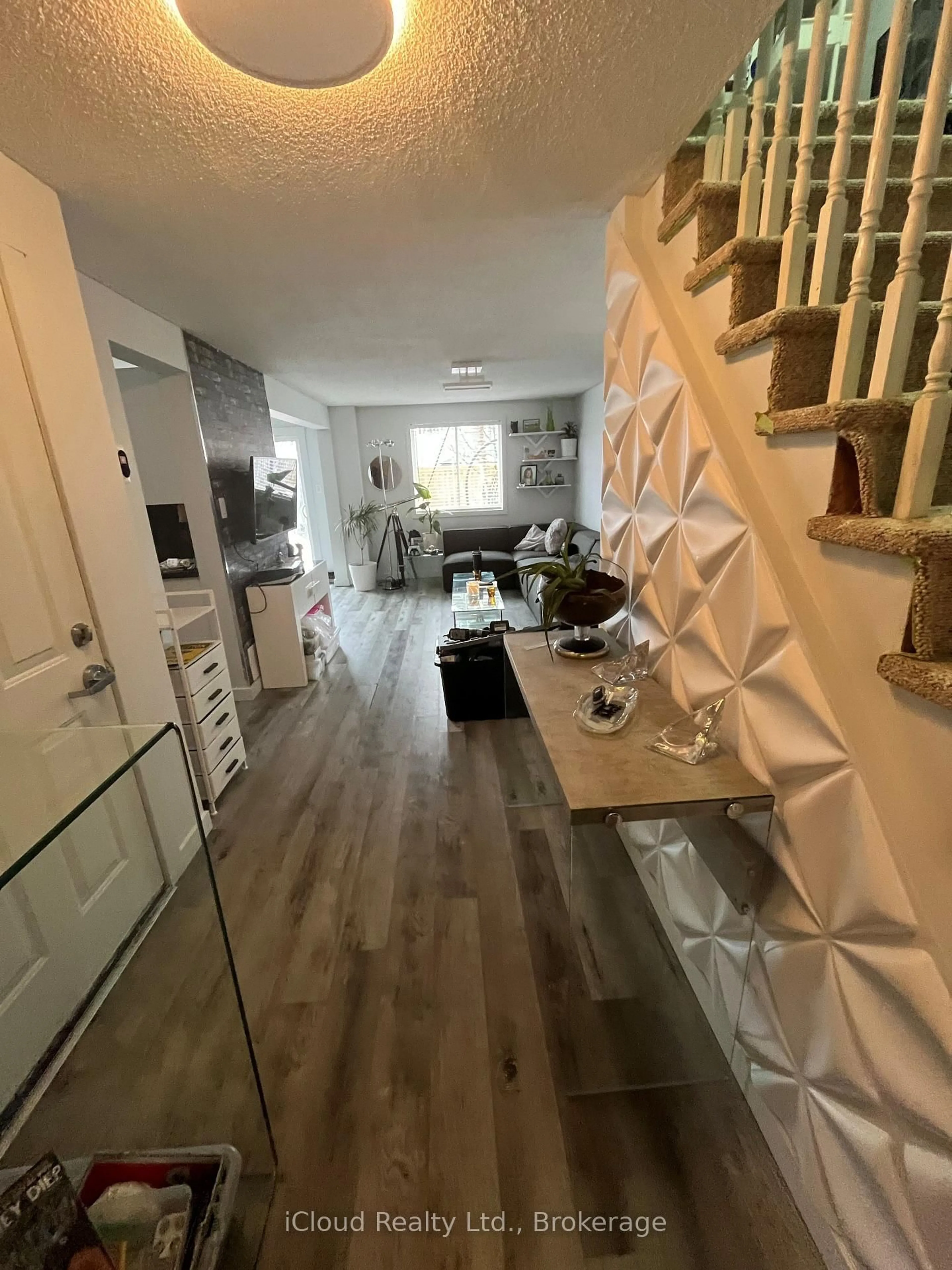 Open concept kitchen, unknown for 135 Raymond Cres, Barrie Ontario L4N 0V4