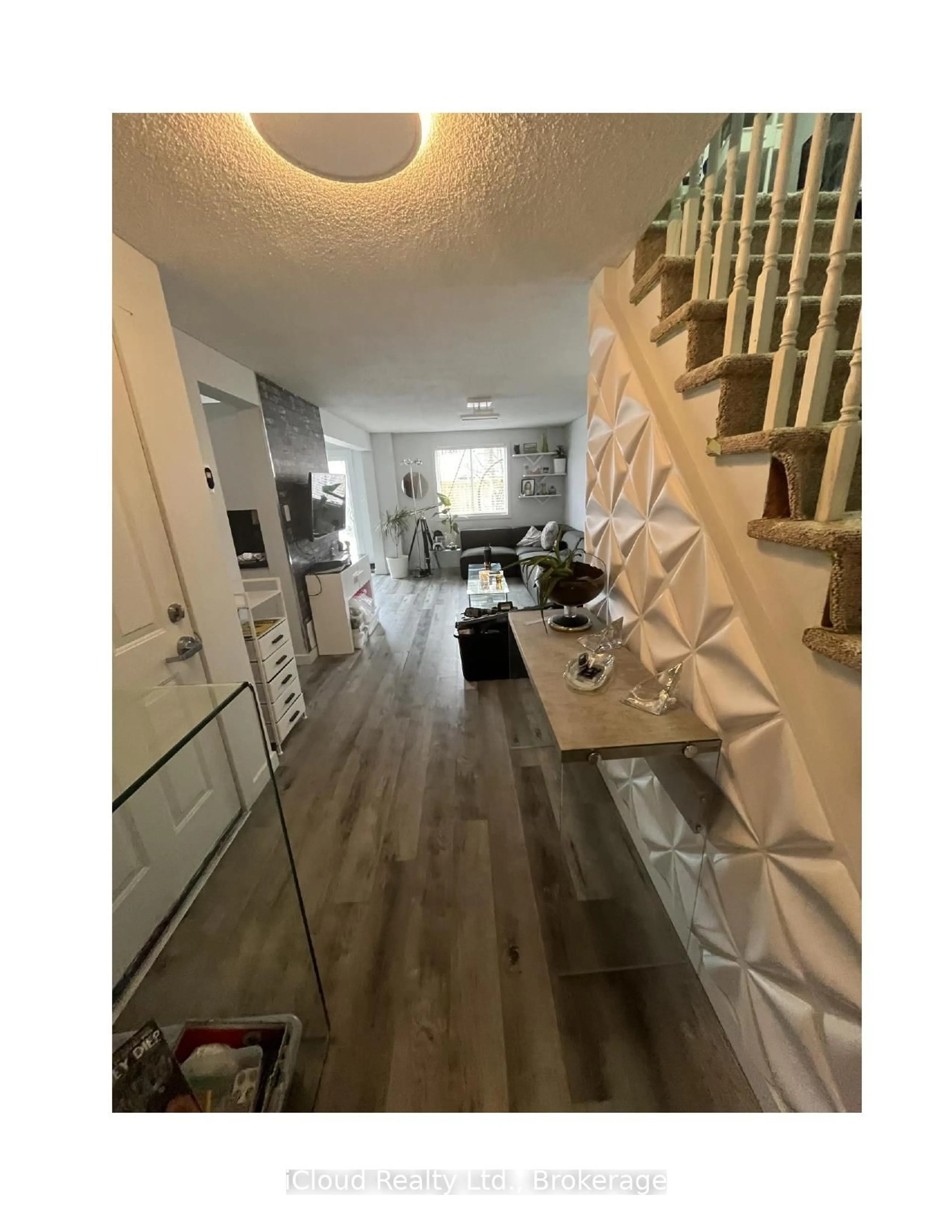 A pic of a room for 13 Raymond Cres, Barrie Ontario L4N 0V4