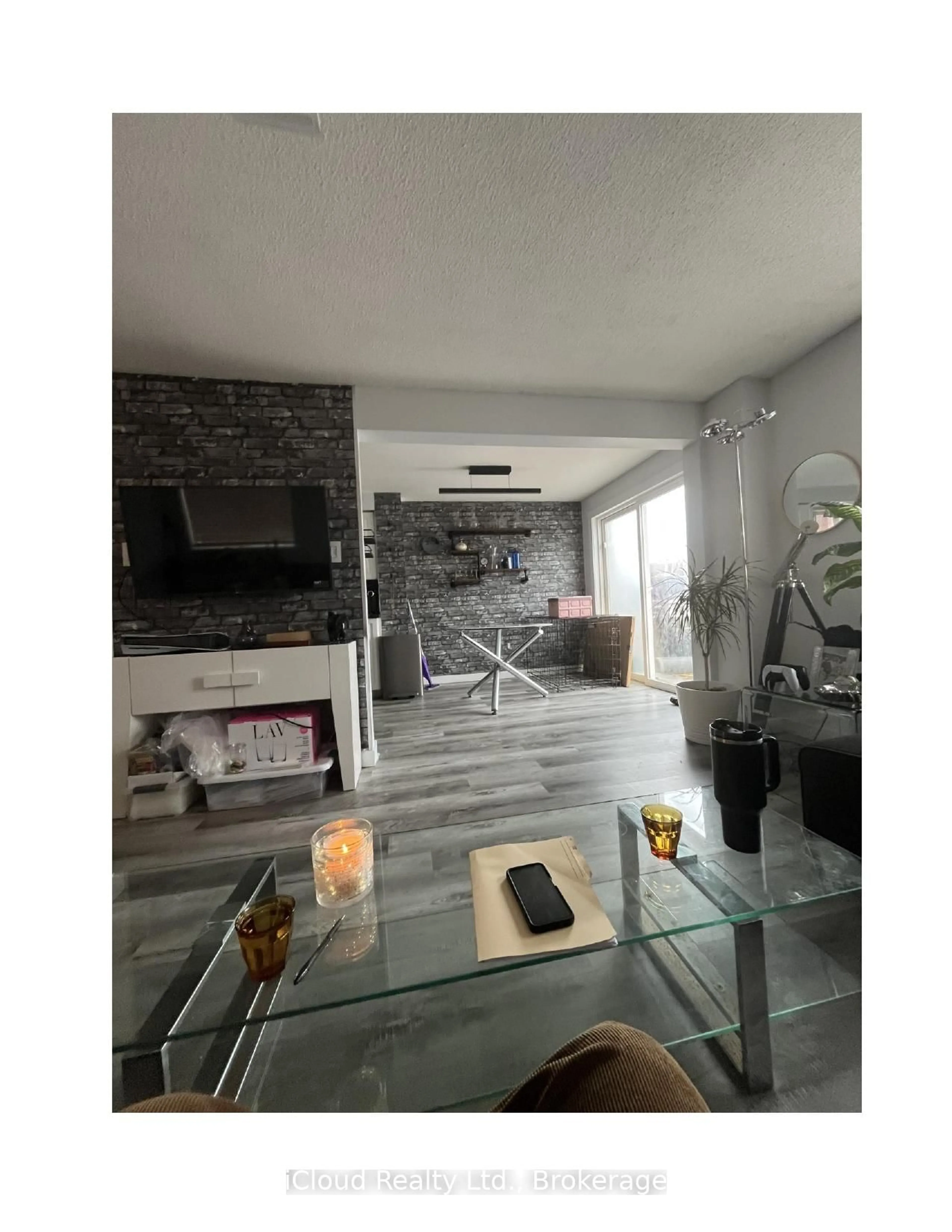 A pic of a room for 13 Raymond Cres, Barrie Ontario L4N 0V4