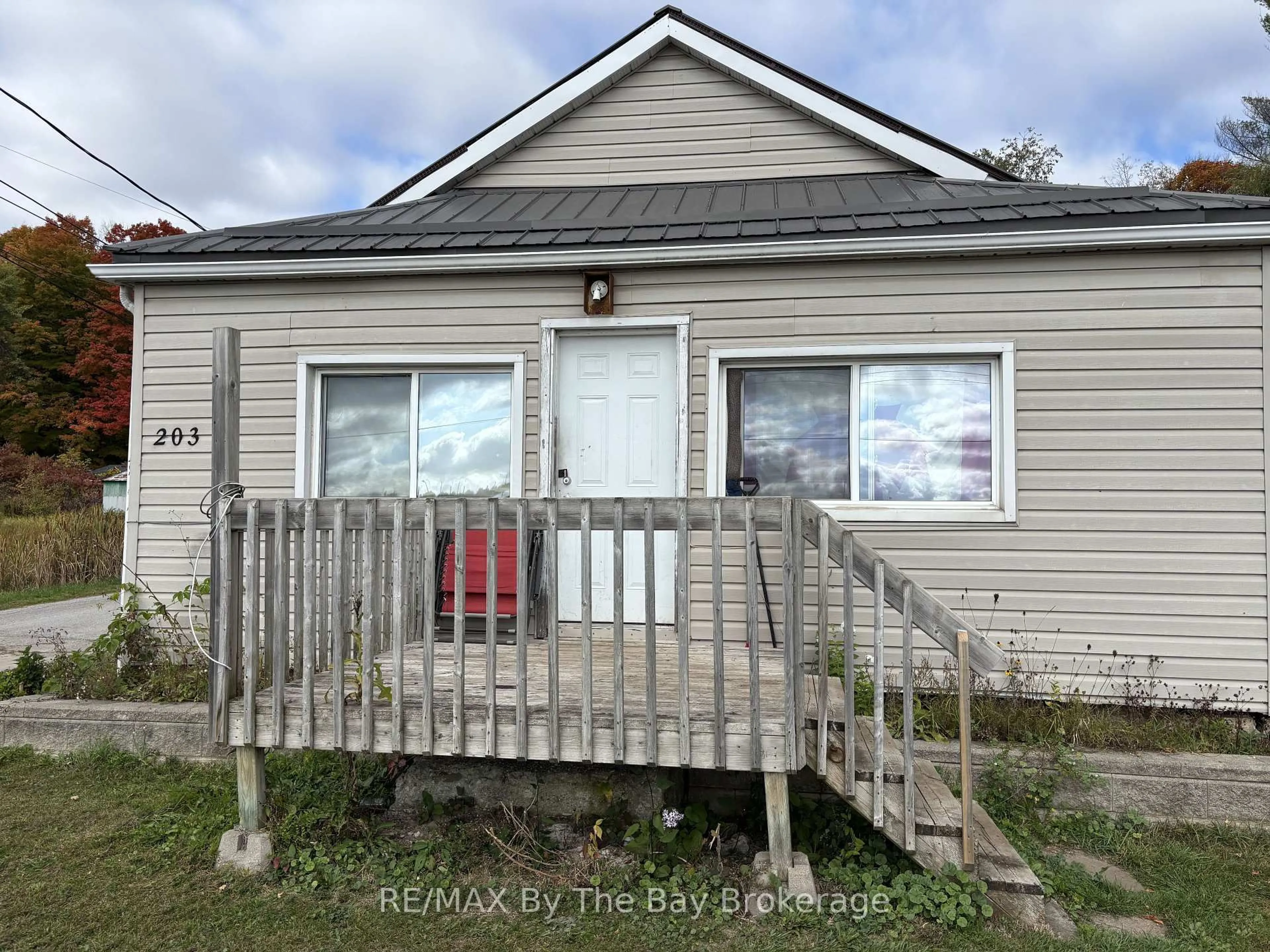 Unknown for 203 Gianetto Dr, Midland Ontario L4R 5J4