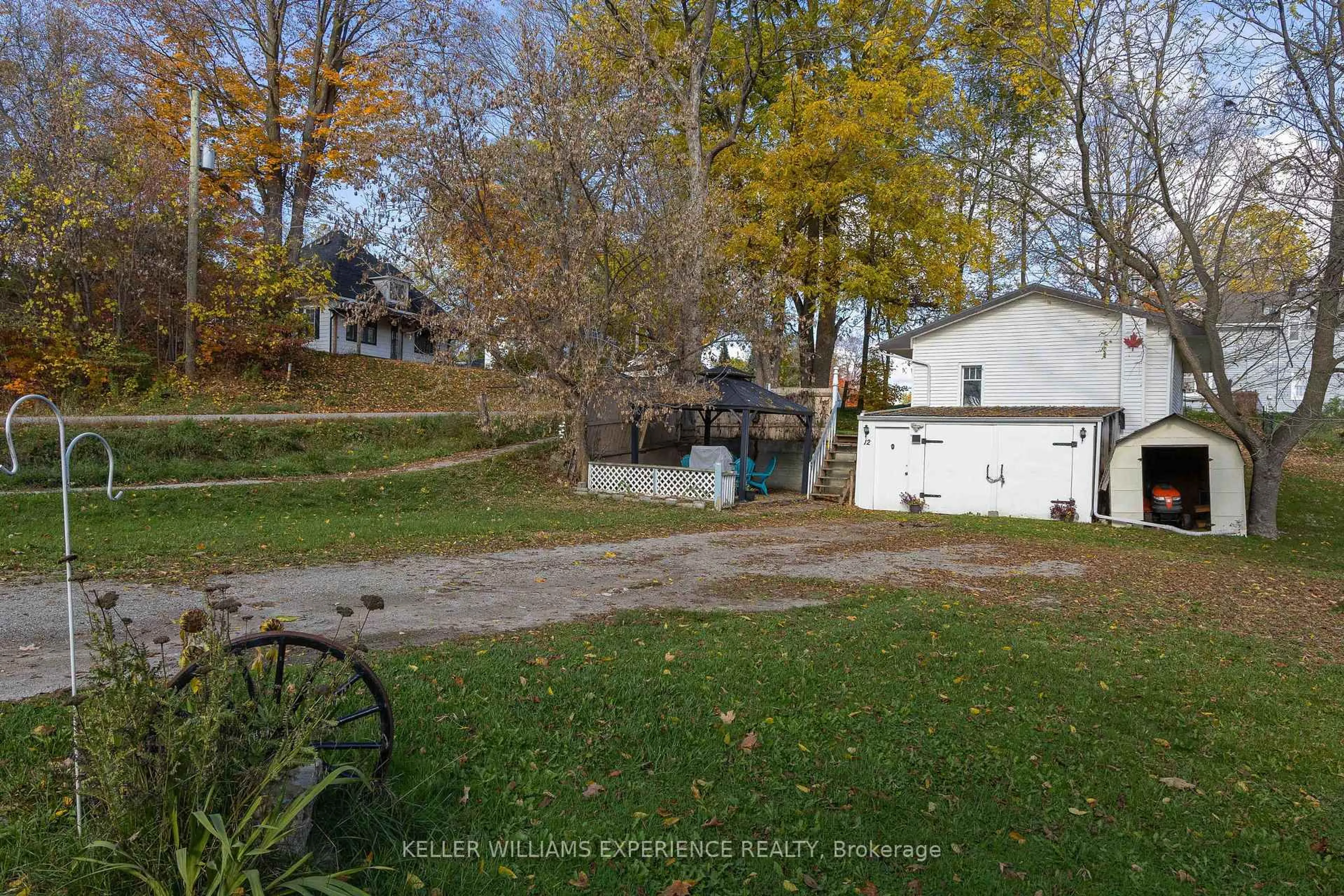 A pic from outside/outdoor area/front of a property/back of a property/a pic from drone, street for 12 ELGIN St, Clearview Ontario L0M 1N0