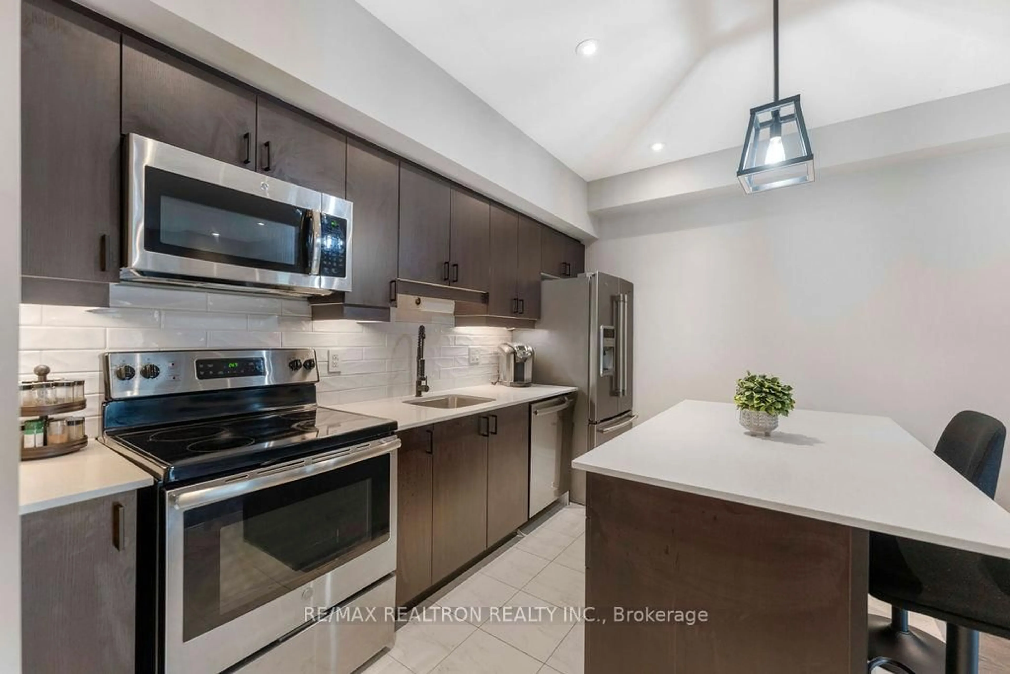 Open concept kitchen, ceramic/tile floor for 300 Essa Rd #603, Barrie Ontario L4N 9Y4