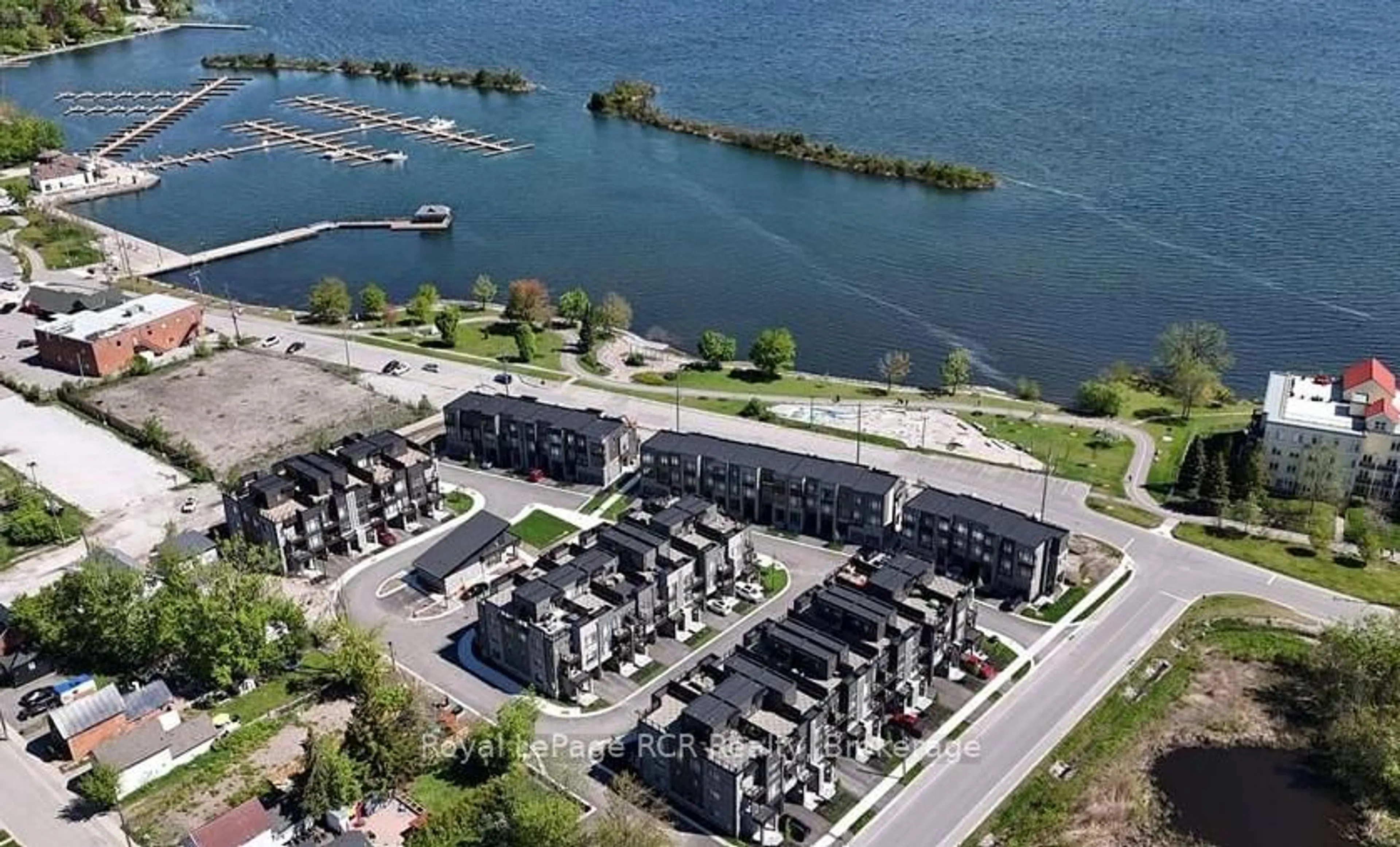 A pic from outside/outdoor area/front of a property/back of a property/a pic from drone, water/lake/river/ocean view for 154 Elgin St, Orillia Ontario L3V 8P7