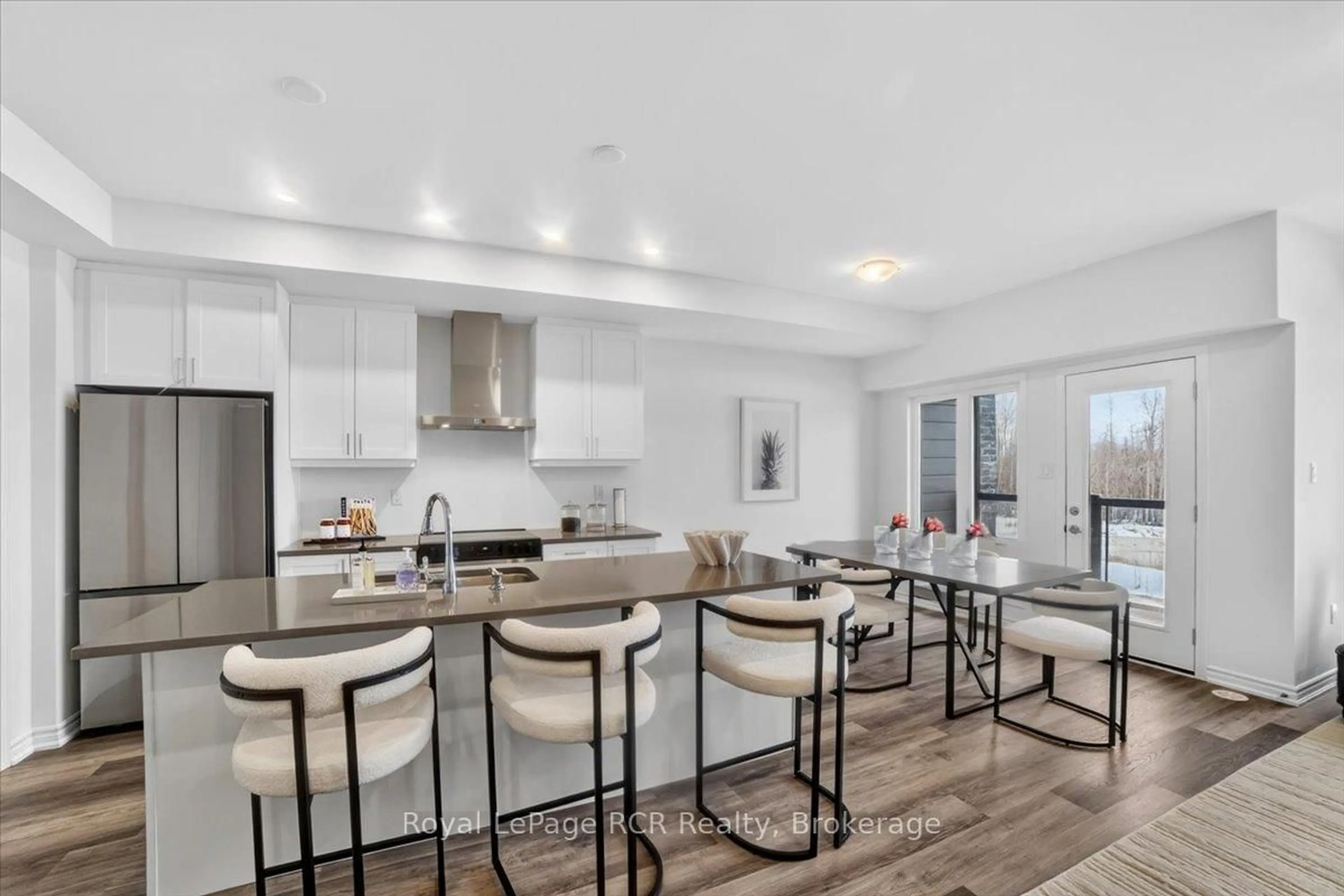 Open concept kitchen, ceramic/tile floor for 154 Elgin St, Orillia Ontario L3V 8P7