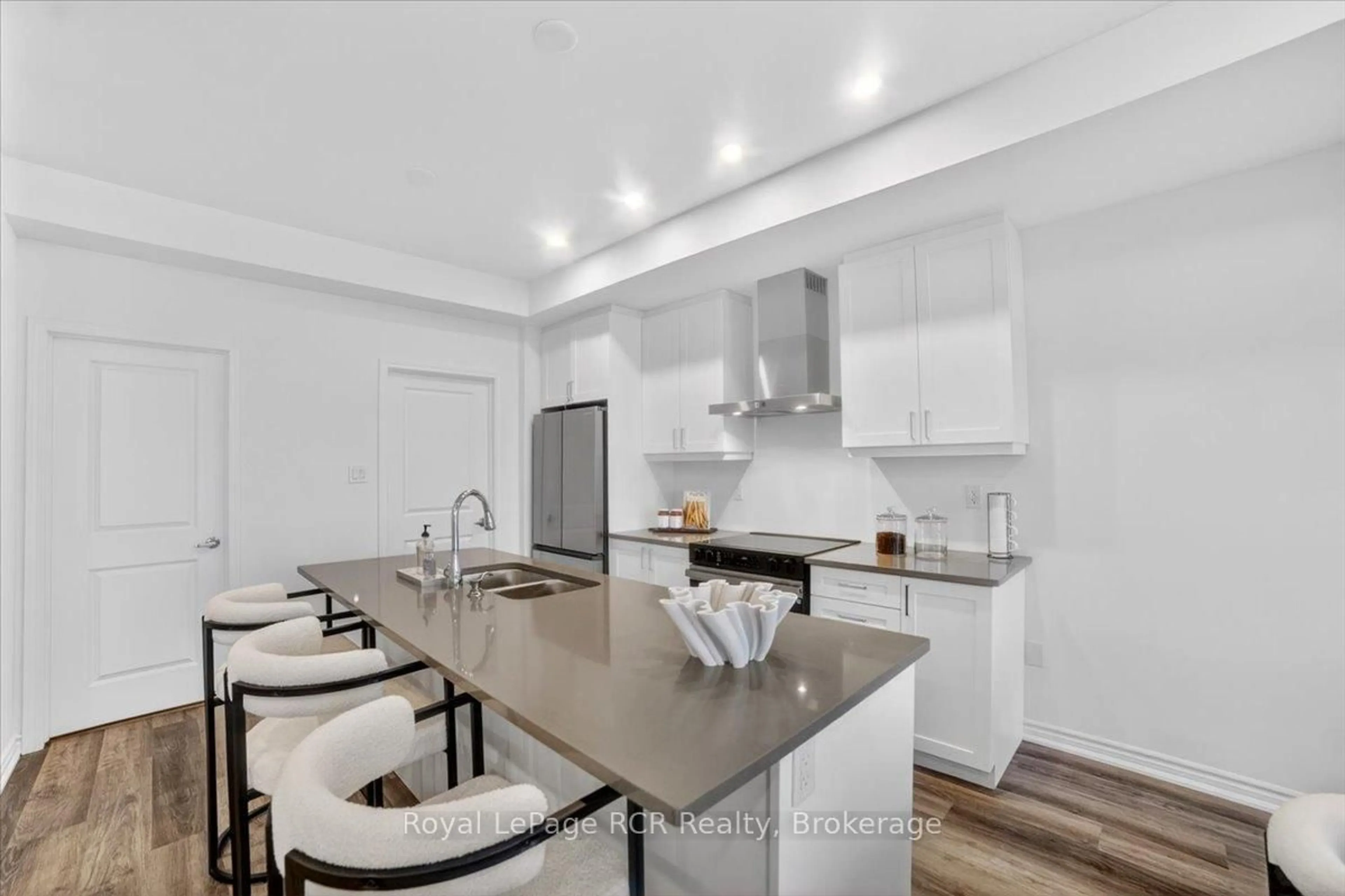 Open concept kitchen, unknown for 154 Elgin St, Orillia Ontario L3V 8P7