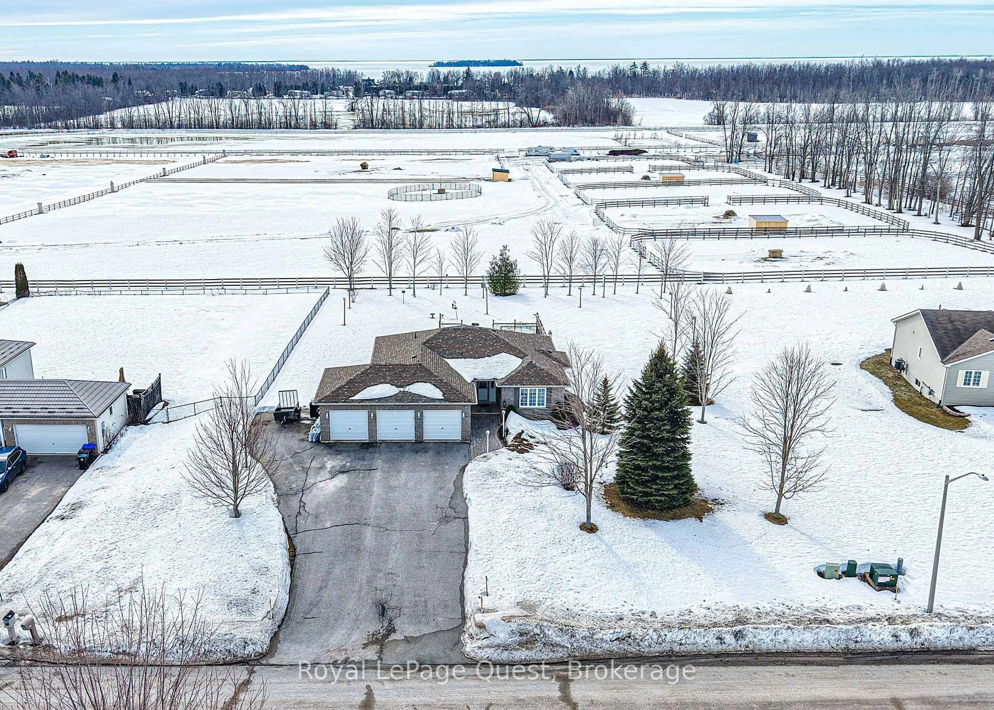 A pic from outside/outdoor area/front of a property/back of a property/a pic from drone, unknown for 4662 Zachary Cres, Ramara Ontario L3V 6H7