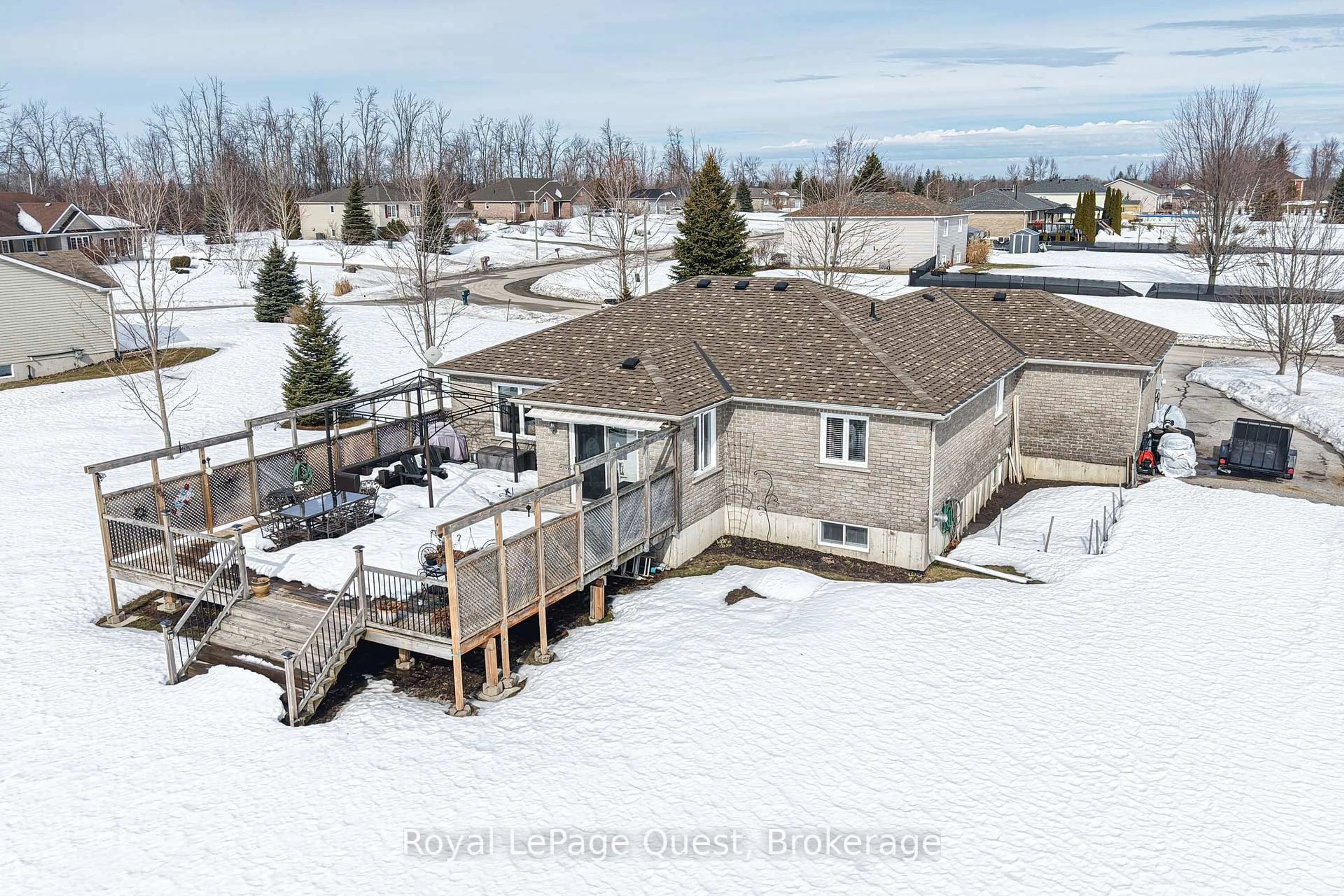 A pic from outside/outdoor area/front of a property/back of a property/a pic from drone, water/lake/river/ocean view for 4662 Zachary Cres, Ramara Ontario L3V 6H7