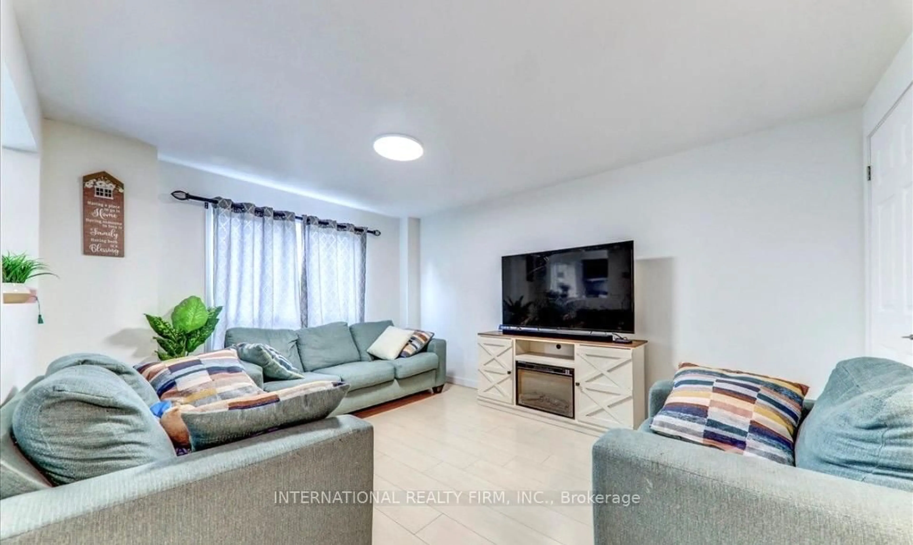 Unknown for 15 Hewitt Pl, Barrie Ontario L4M 7B3