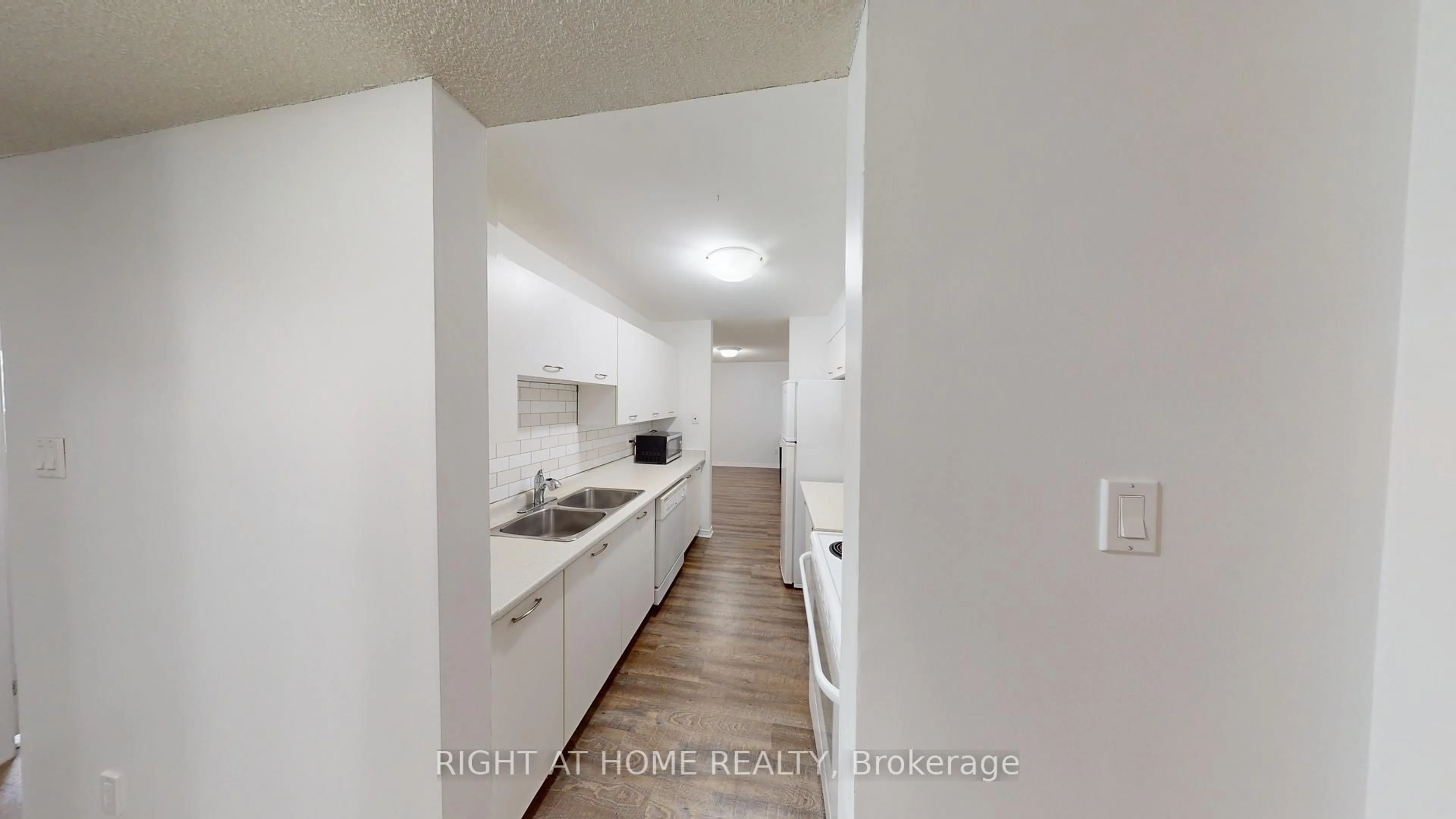 Standard kitchen, unknown for 25 Meadow Lane #304, Barrie Ontario L4N 7K2