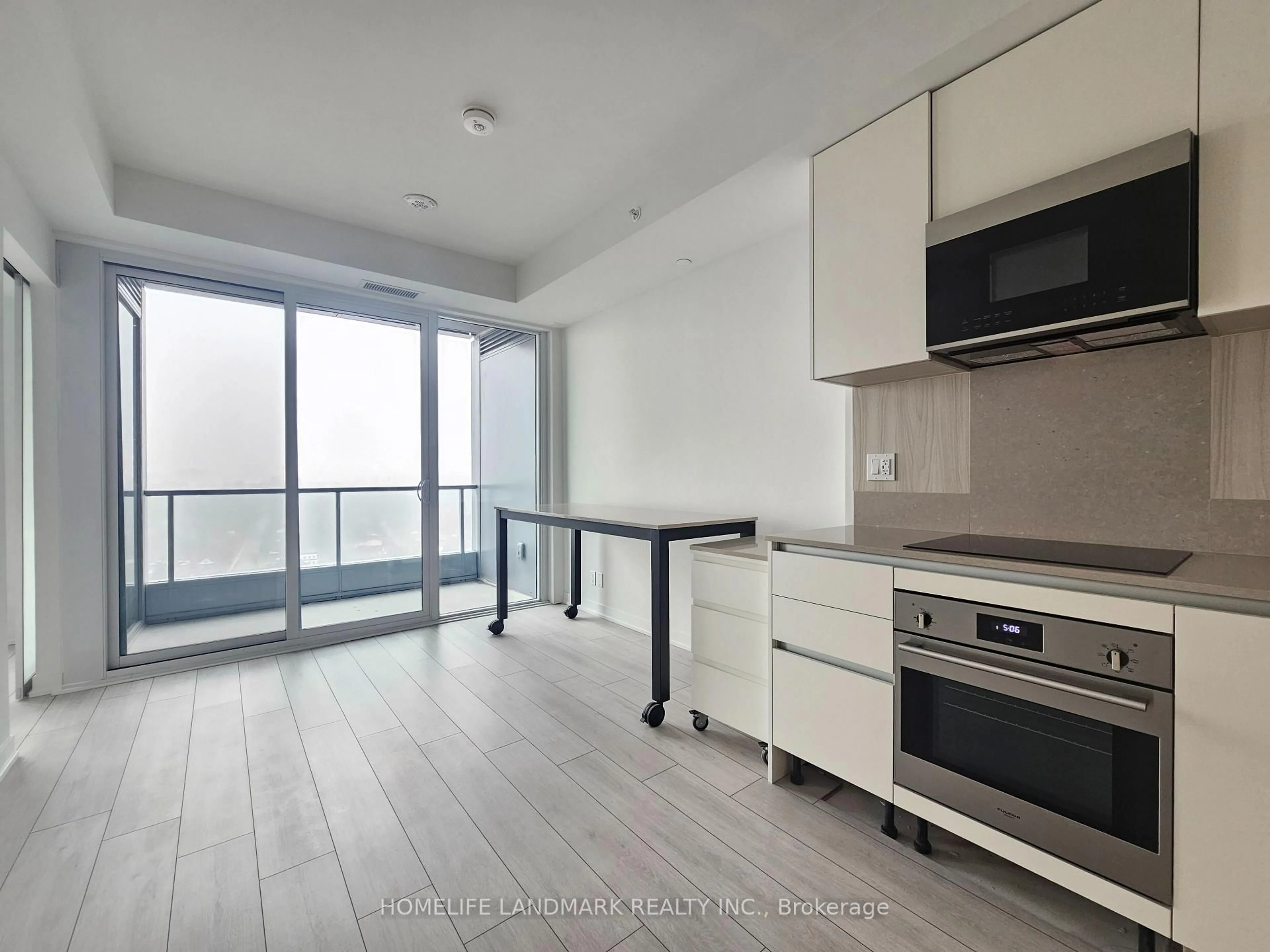 Unknown for 39 Mary St #2104, Barrie Ontario L4N 1S9