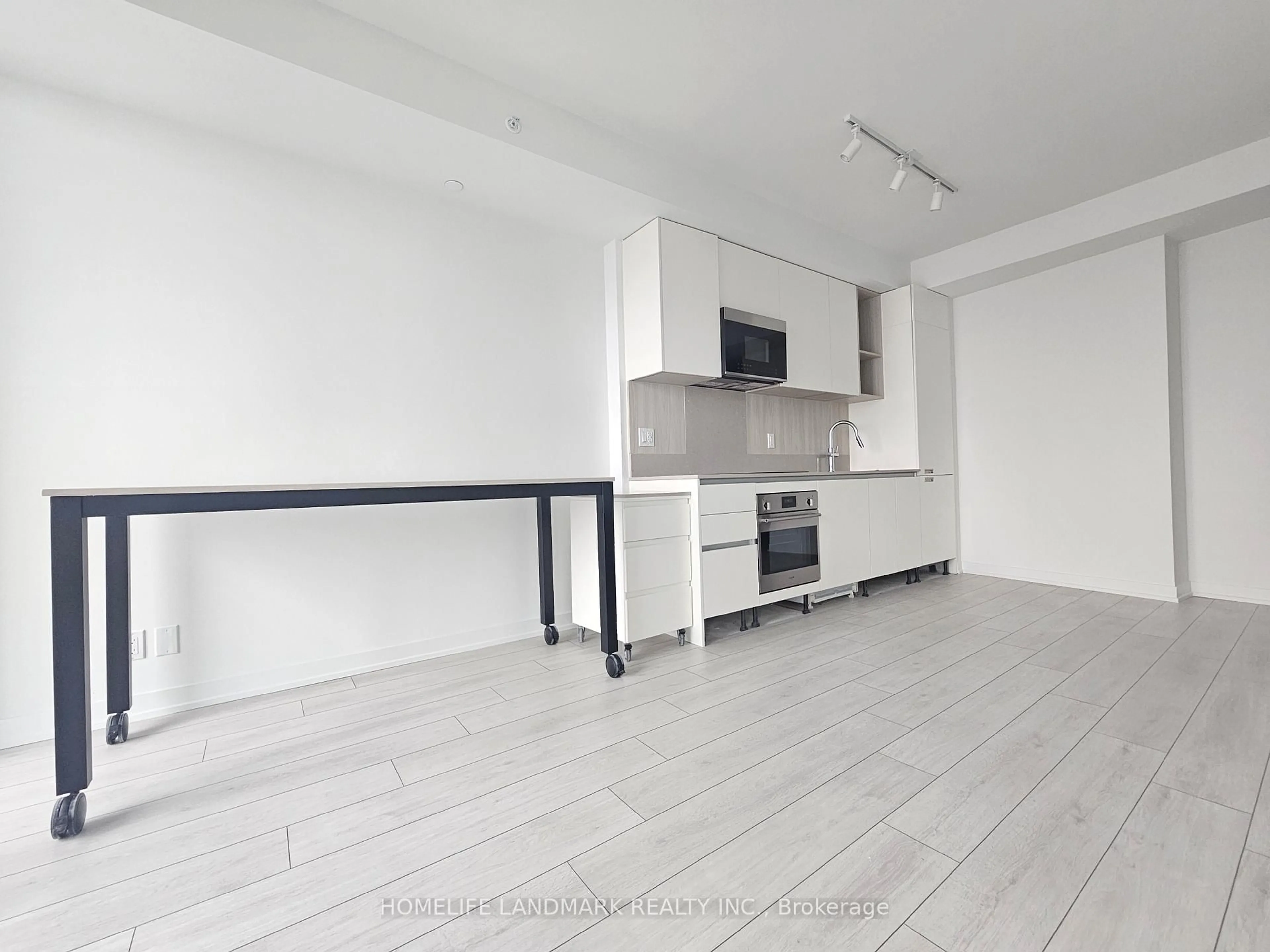 Unknown for 39 Mary St #2104, Barrie Ontario L4N 1S9