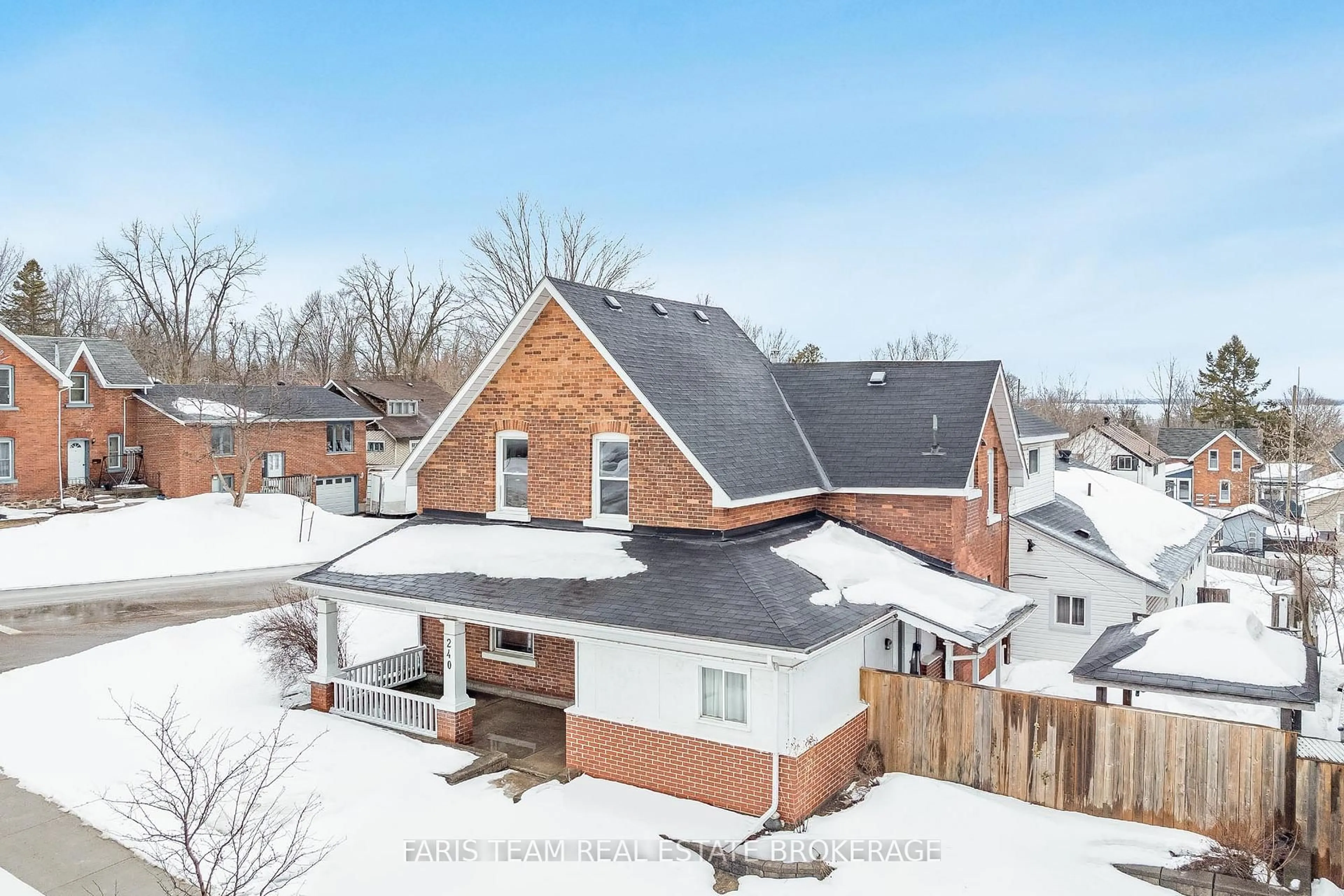 A pic from outside/outdoor area/front of a property/back of a property/a pic from drone, street for 240 Laclie St, Orillia Ontario L3V 4N6