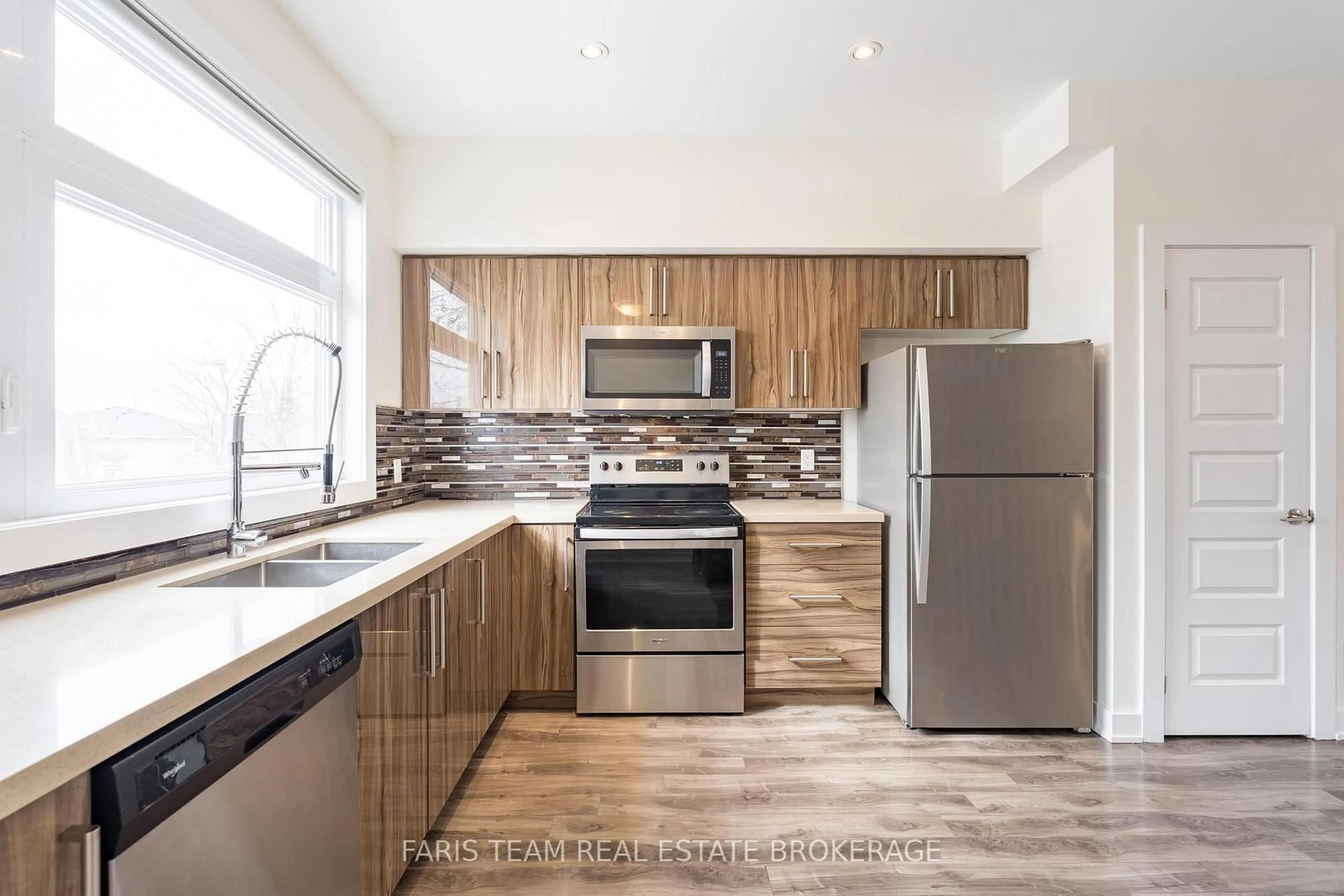 Open concept kitchen, unknown for 540 Essa Rd #52, Barrie Ontario L4N 9E5