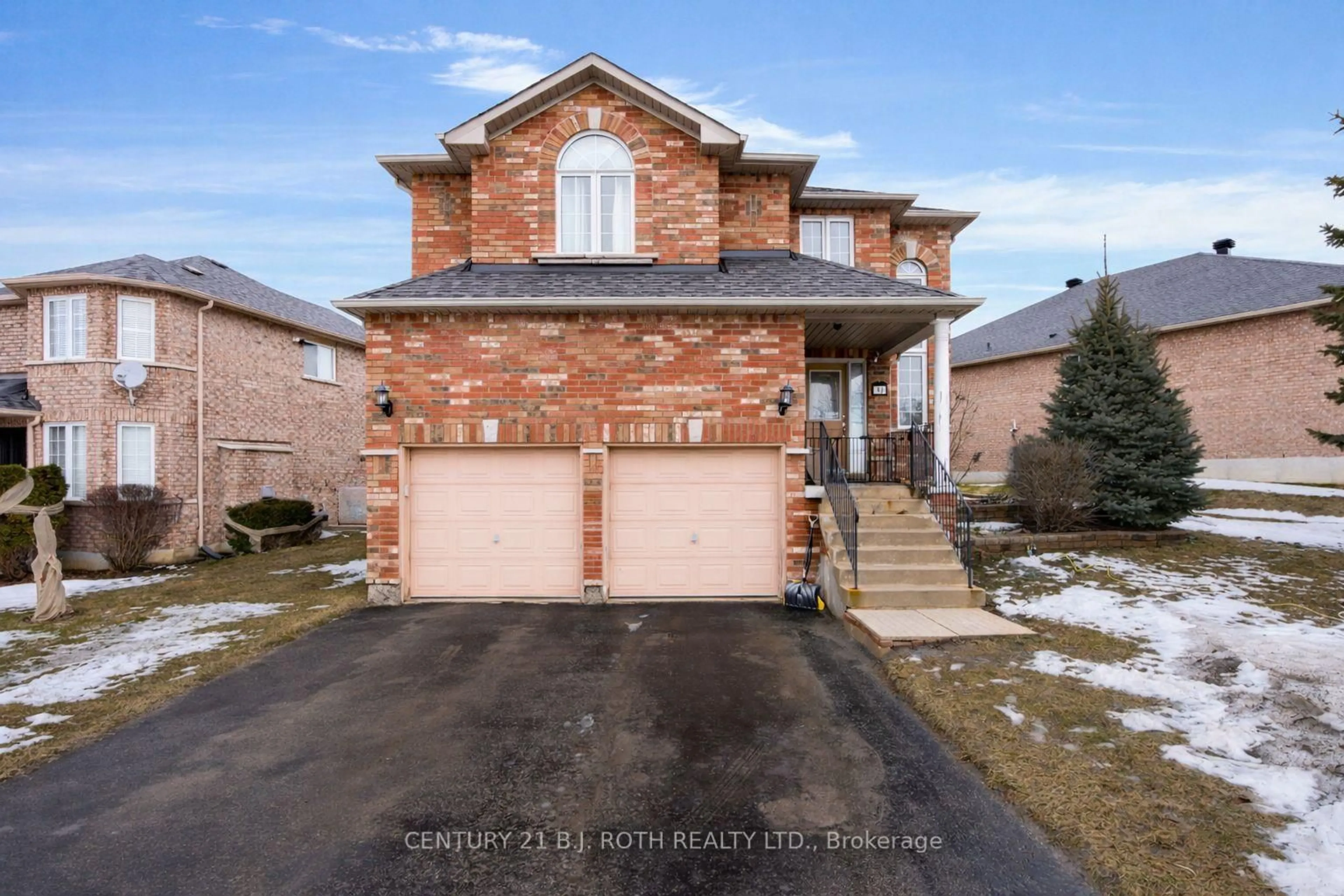Home with brick exterior material, street for 32 Prince of Wales Dr, Barrie Ontario L4N 0T2
