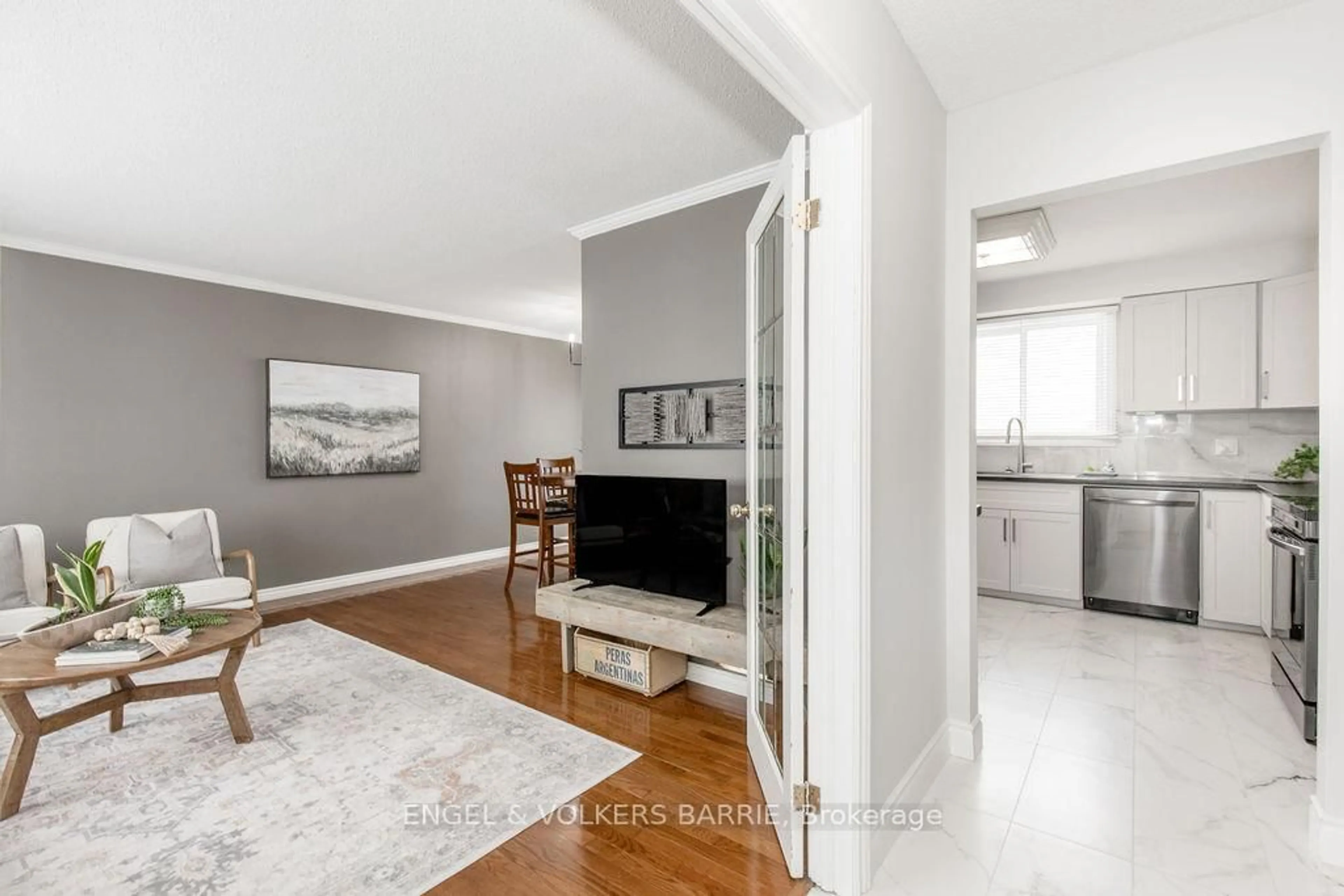 Living room with furniture, unknown for 644 Algonquin Dr, Midland Ontario L4R 4R4