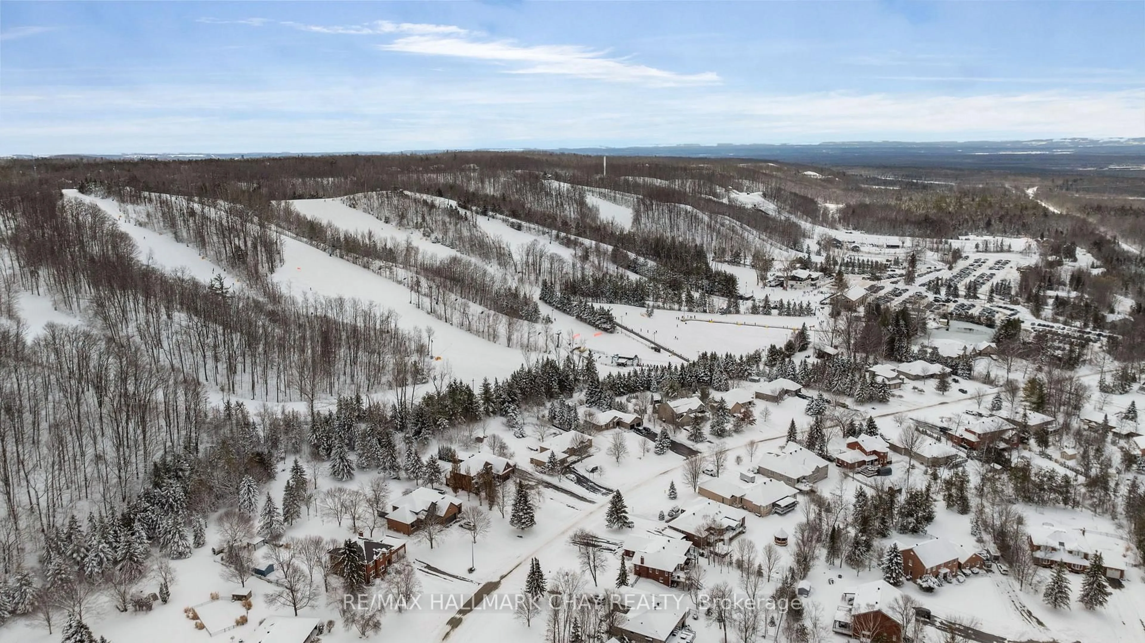 A pic from outside/outdoor area/front of a property/back of a property/a pic from drone, unknown for 35 Eder Tr, Springwater Ontario L0L 1Y3