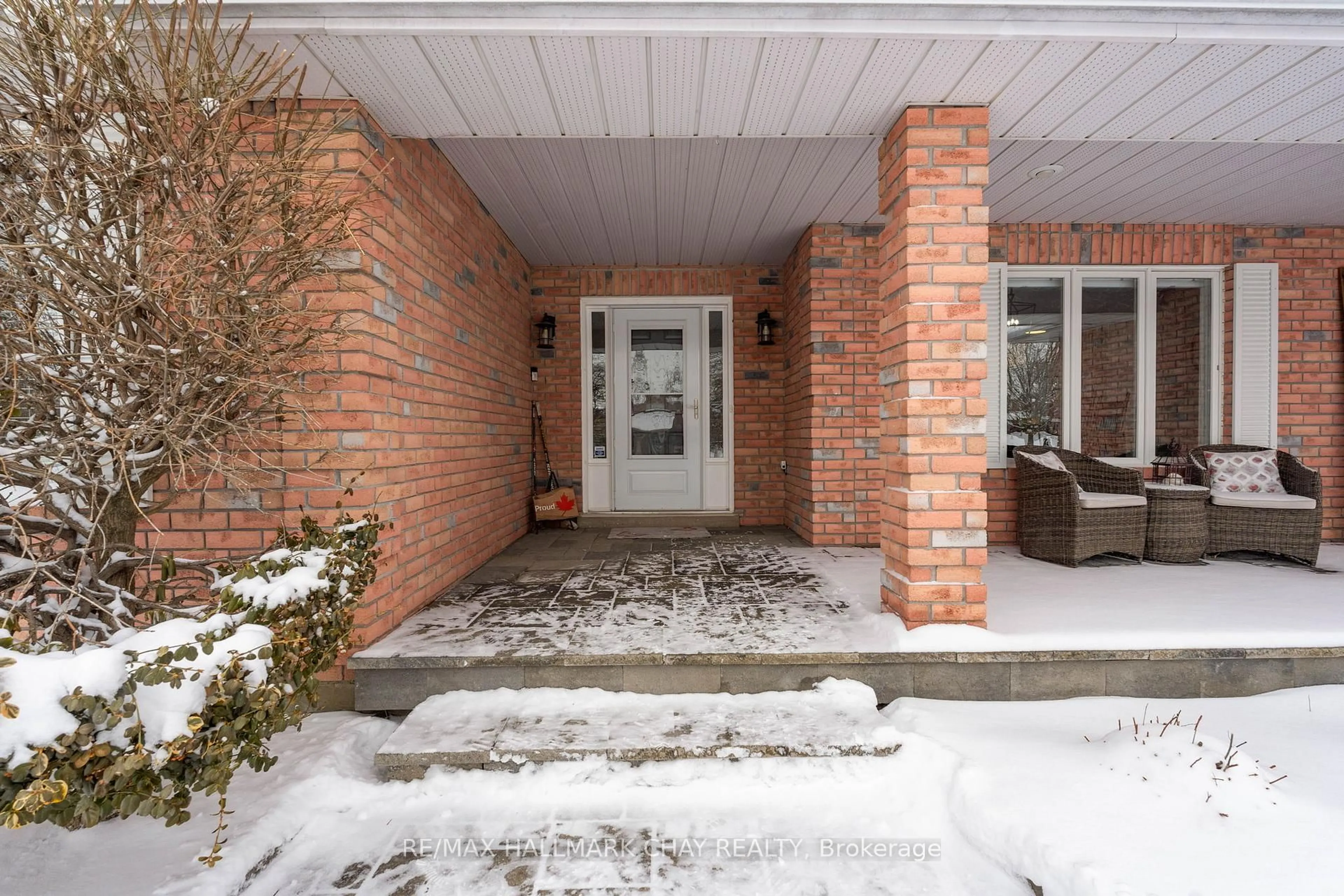 Indoor entryway for 35 Eder Tr, Springwater Ontario L0L 1Y3