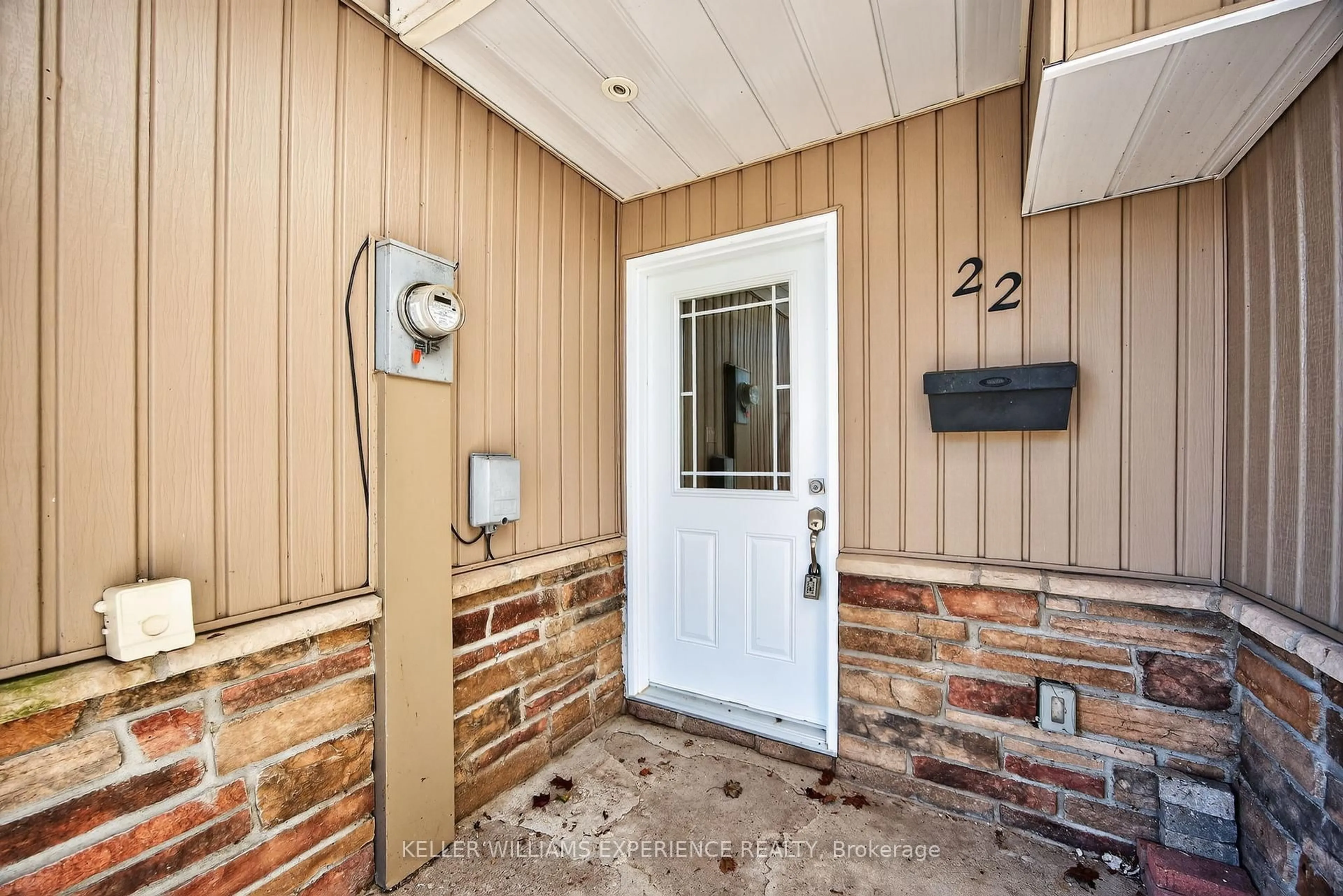 Indoor entryway for 12 LANKIN Blvd ##22, Orillia Ontario L3Y 6T2